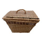 Vintage wicker basket for poultry rabbit