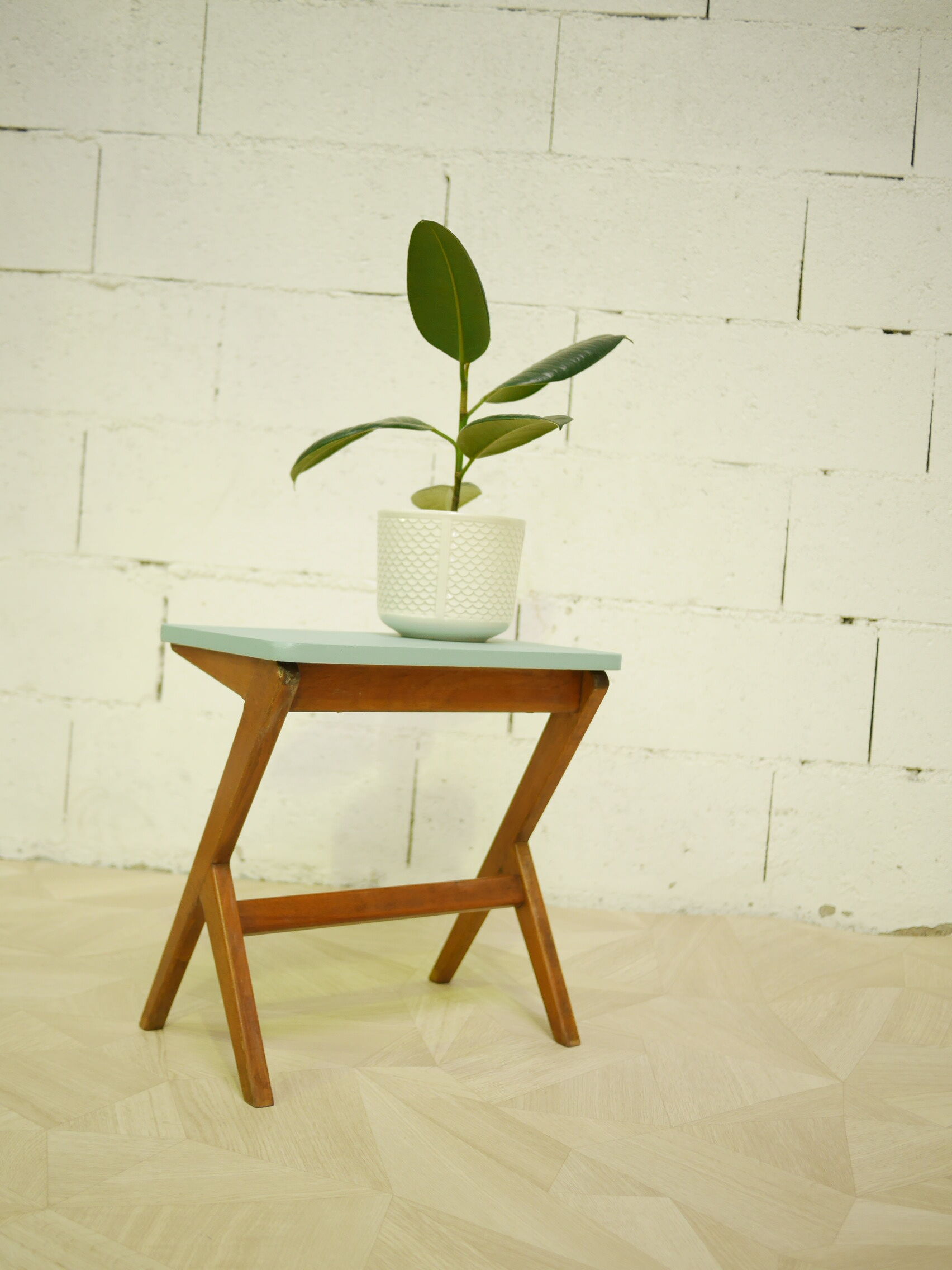 Fifth side or end table