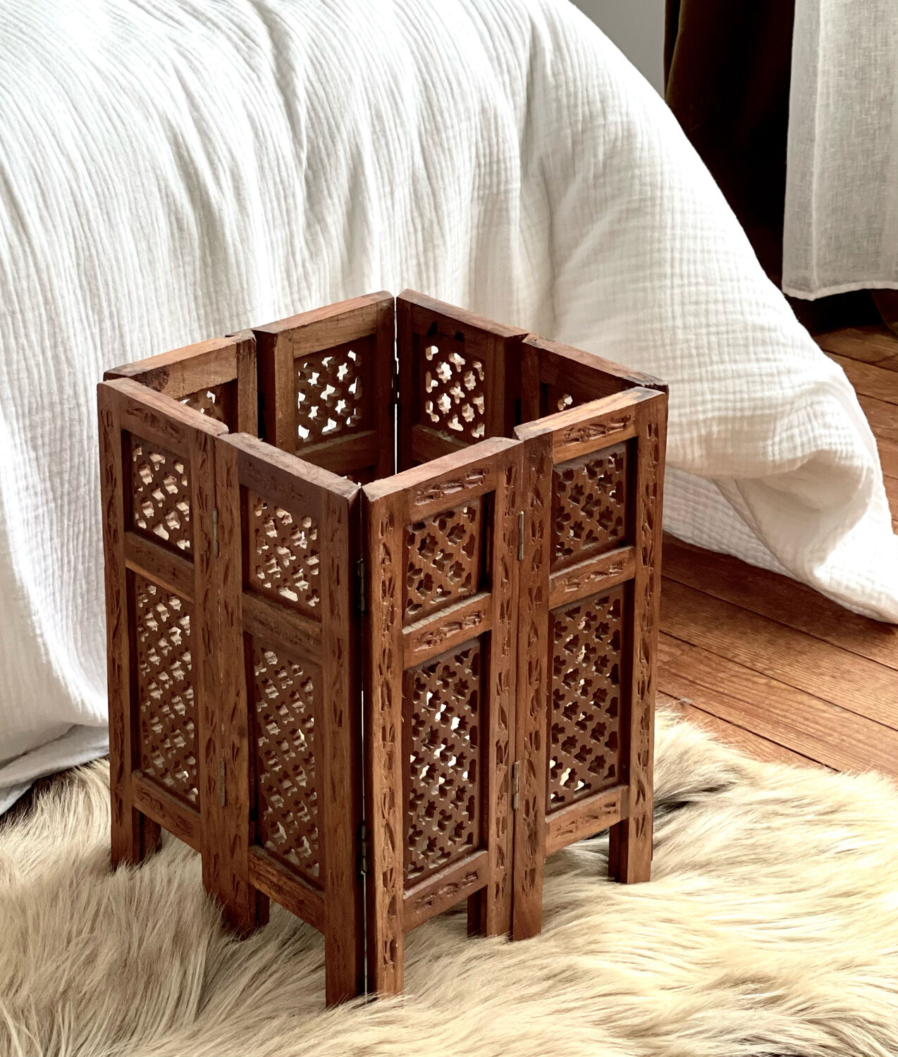 Indian table in wood and brass