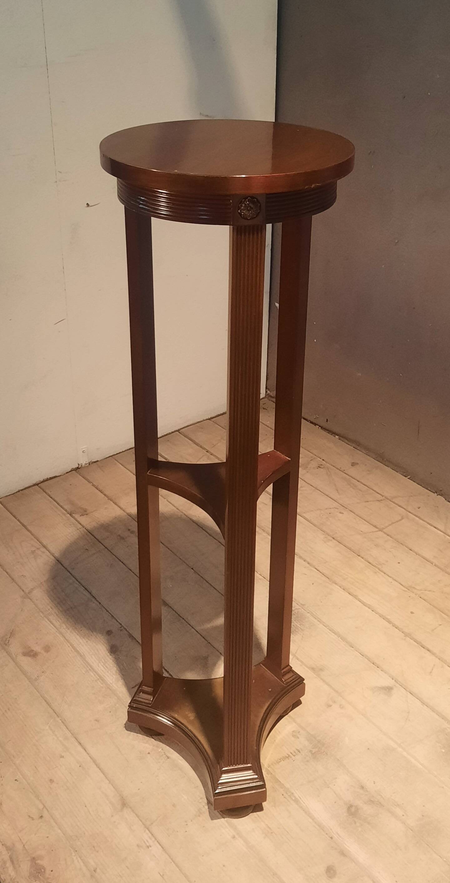 High circular stool