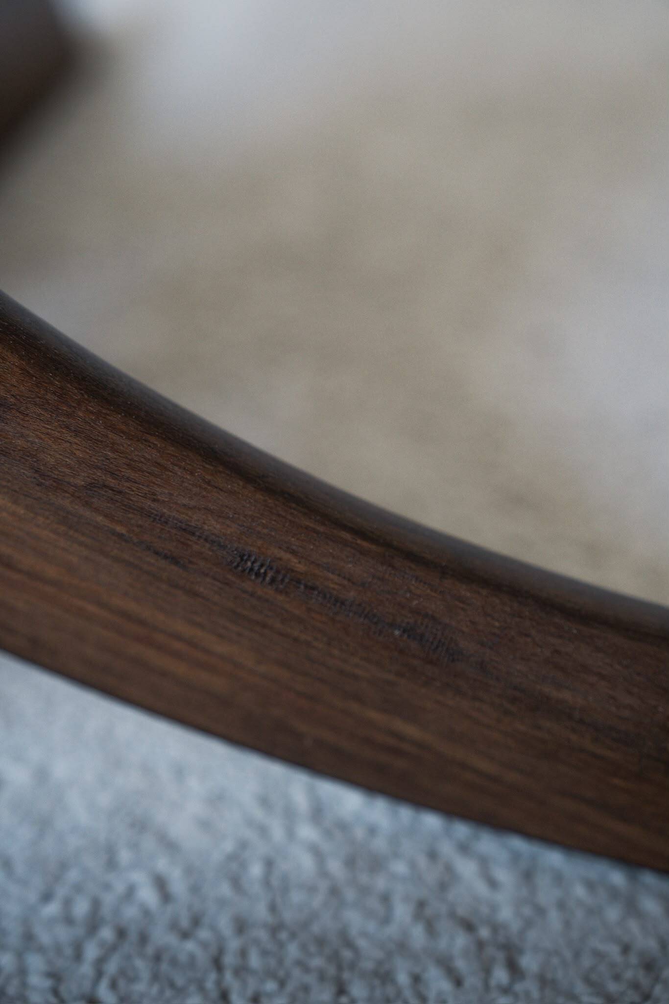 Table basse en verre et en bois