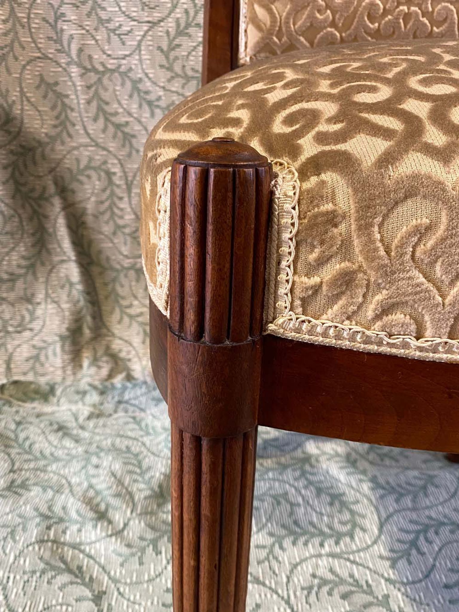 Paire de chaises anciennes en noyer