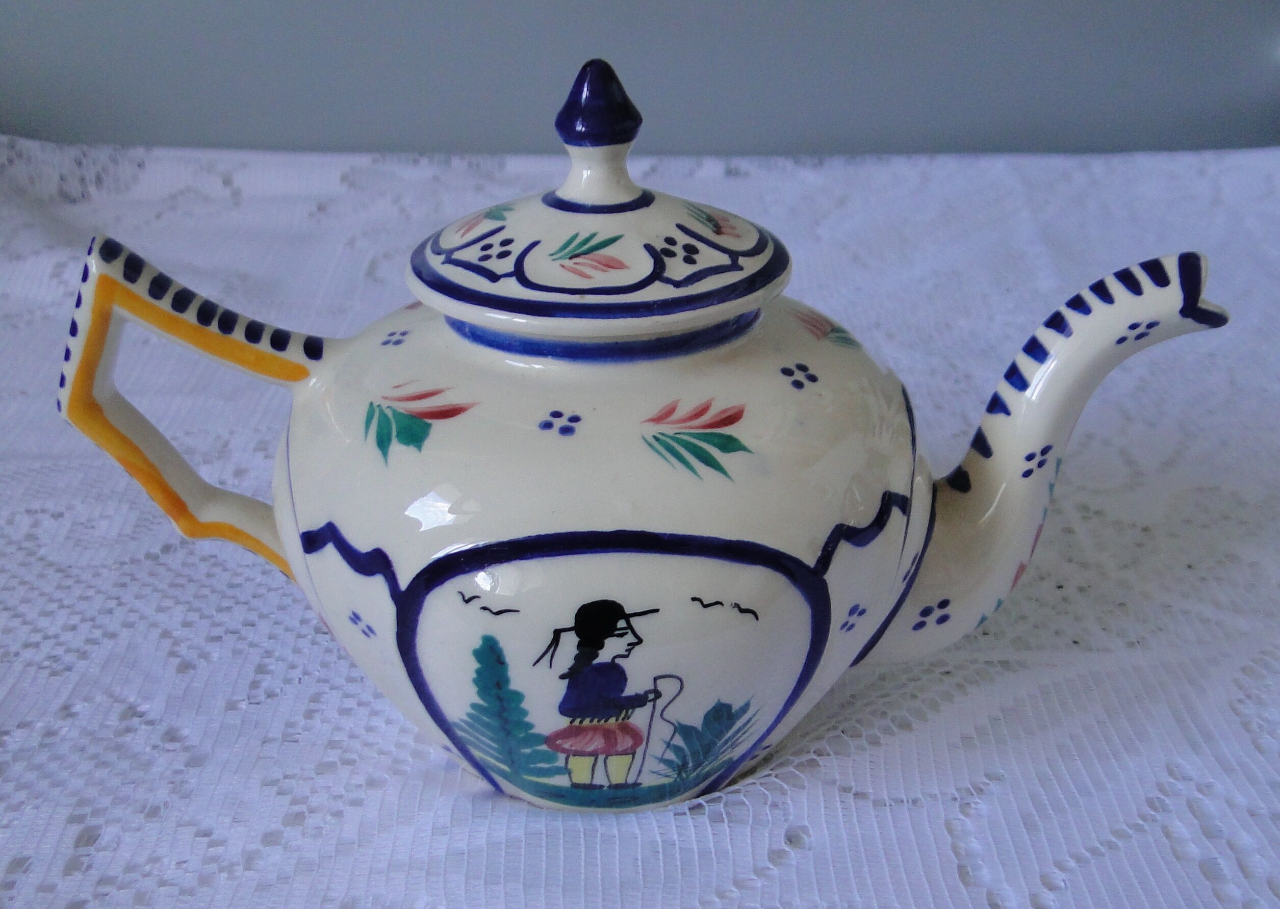 Theière qhb quimper décor  bleu sur fond blanc