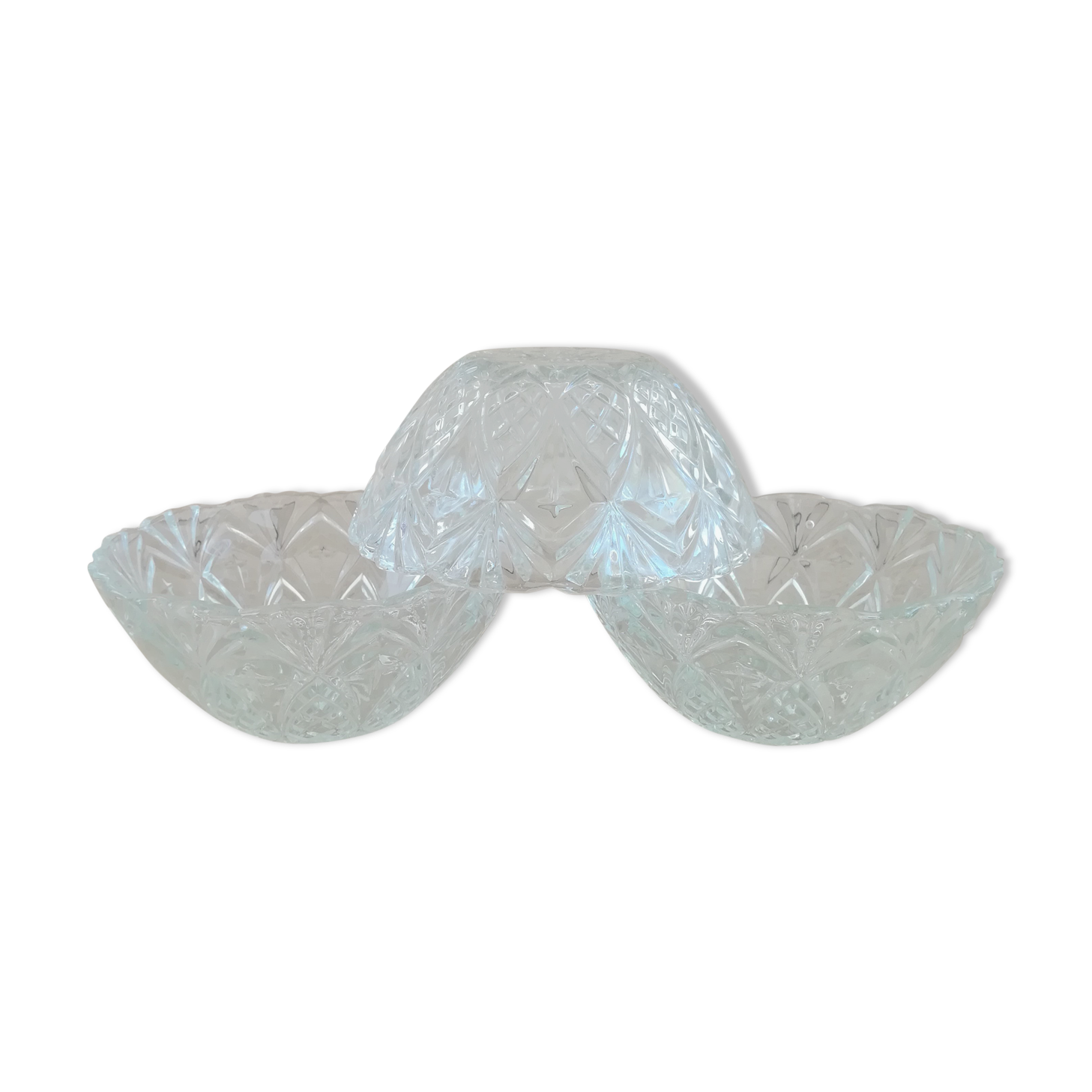 3 ramekins in chiseled glass