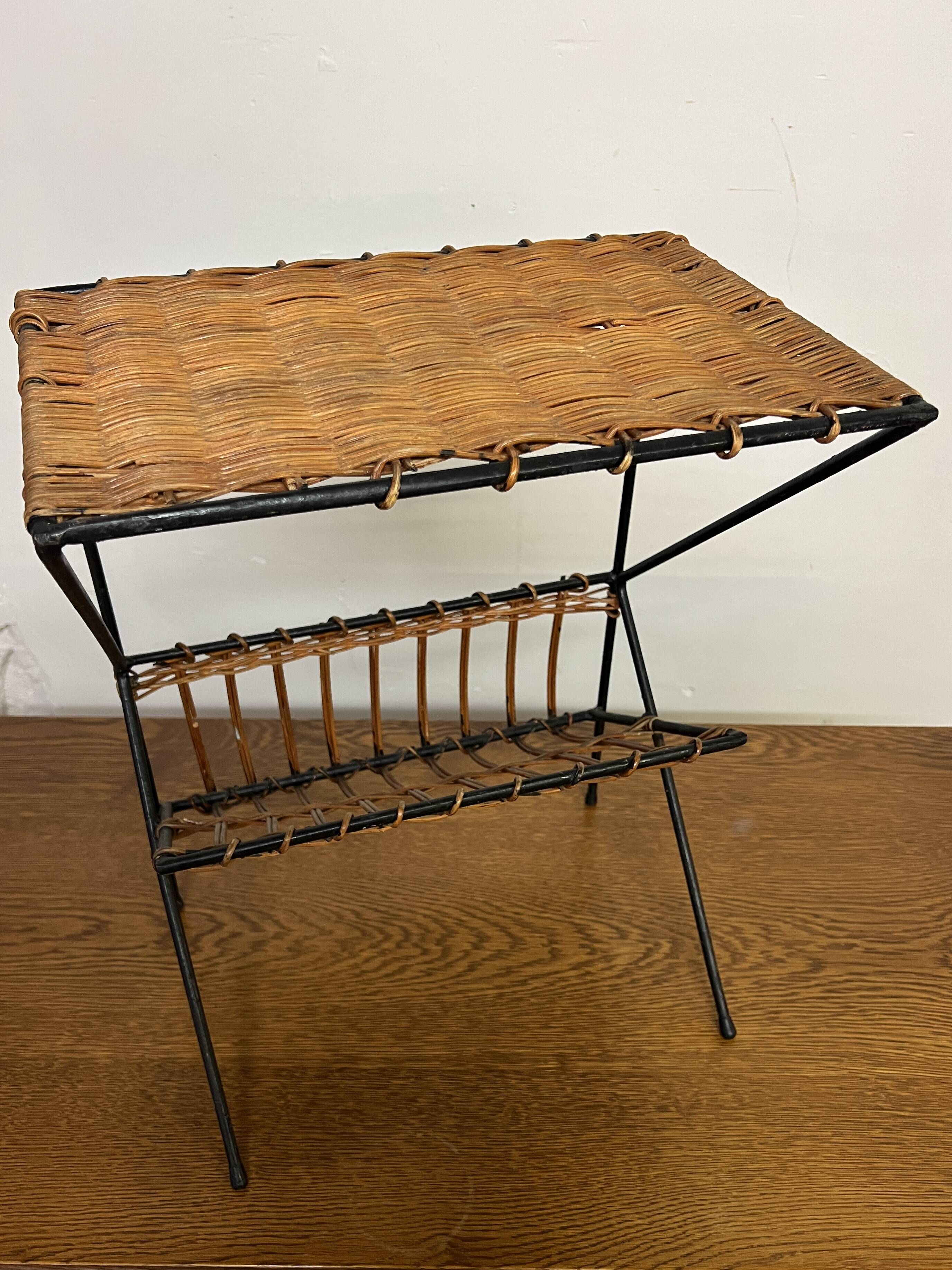 End table/ Magazine rack side table in wicker and iron, 1950s