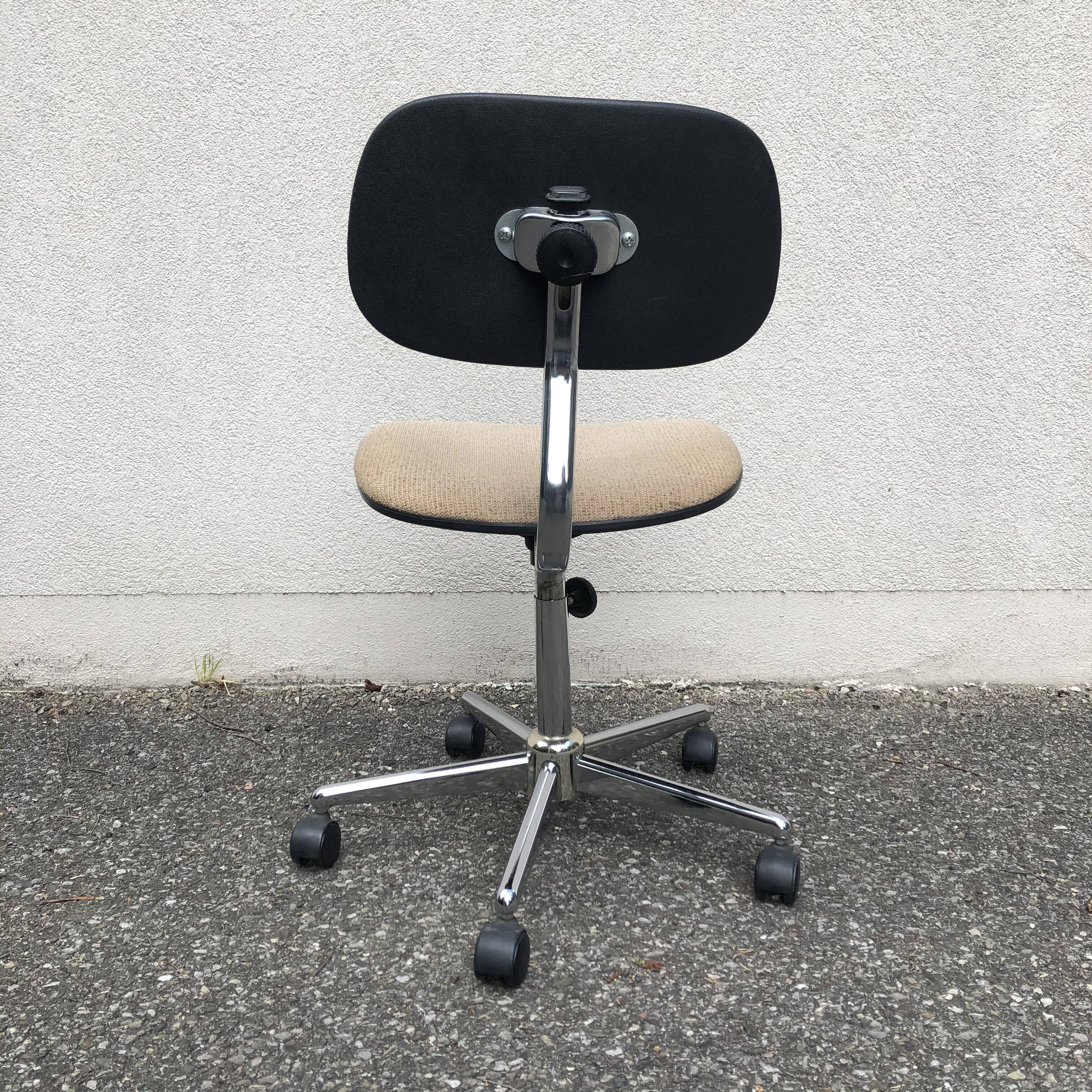 Desk chair