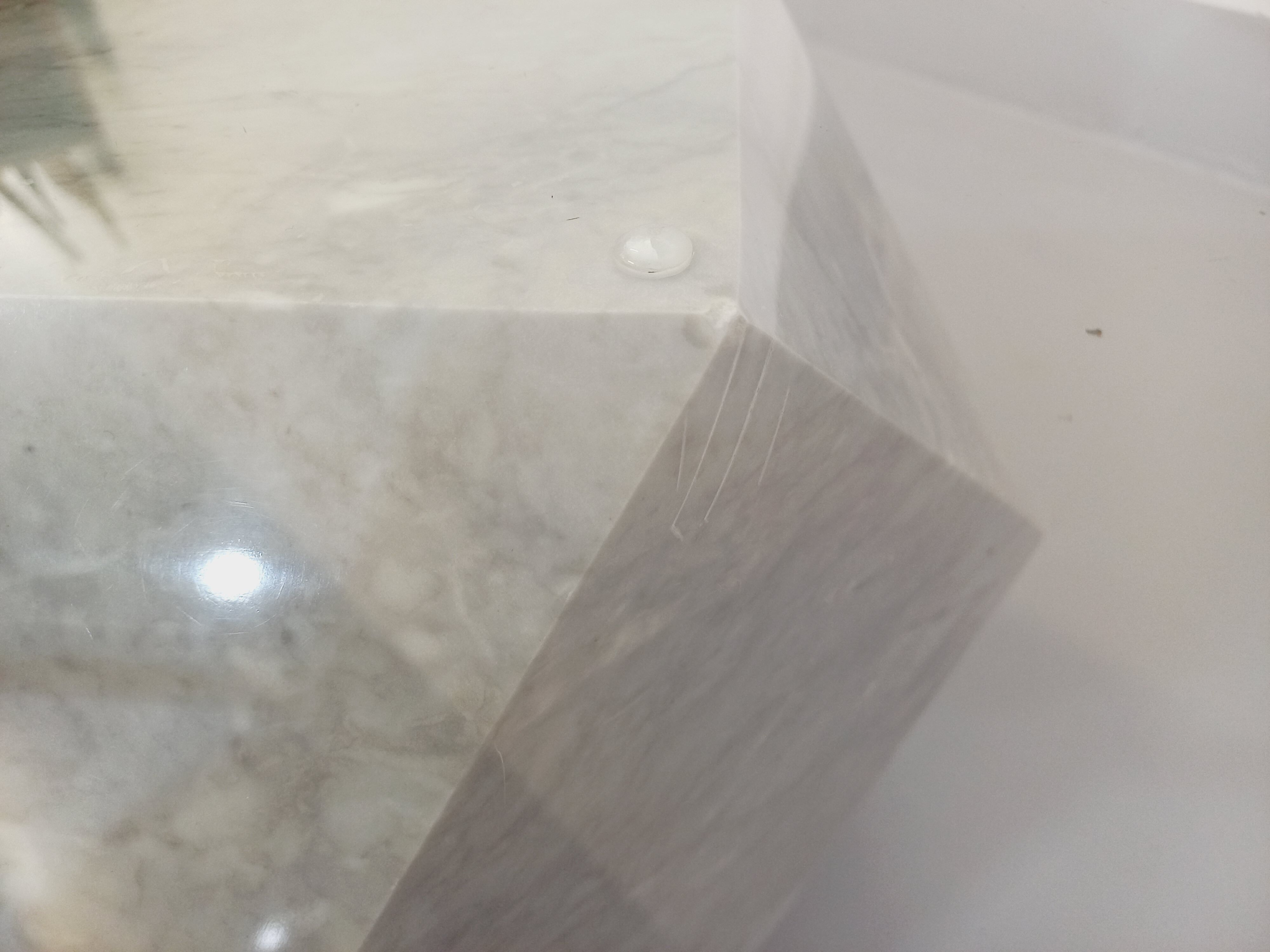 Vintage vignelli oval italian coffee table for casigliani in marble and glass from the 70s