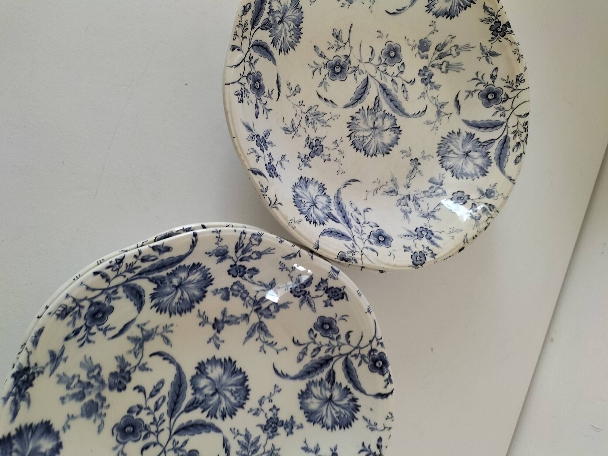 Set of 4 Gien and Enoch Wedgwood soup plates