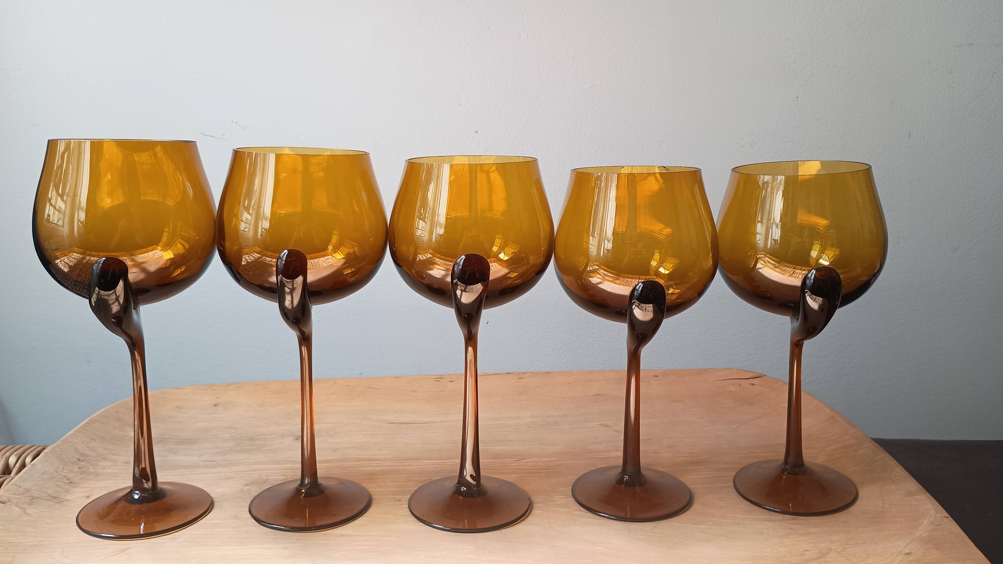 Verres à pieds design vintage