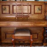 Upright piano