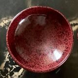 Bougeoirs et coupe en céramique mouchetée .