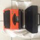 Machine à écrire orange et noire Brother 210