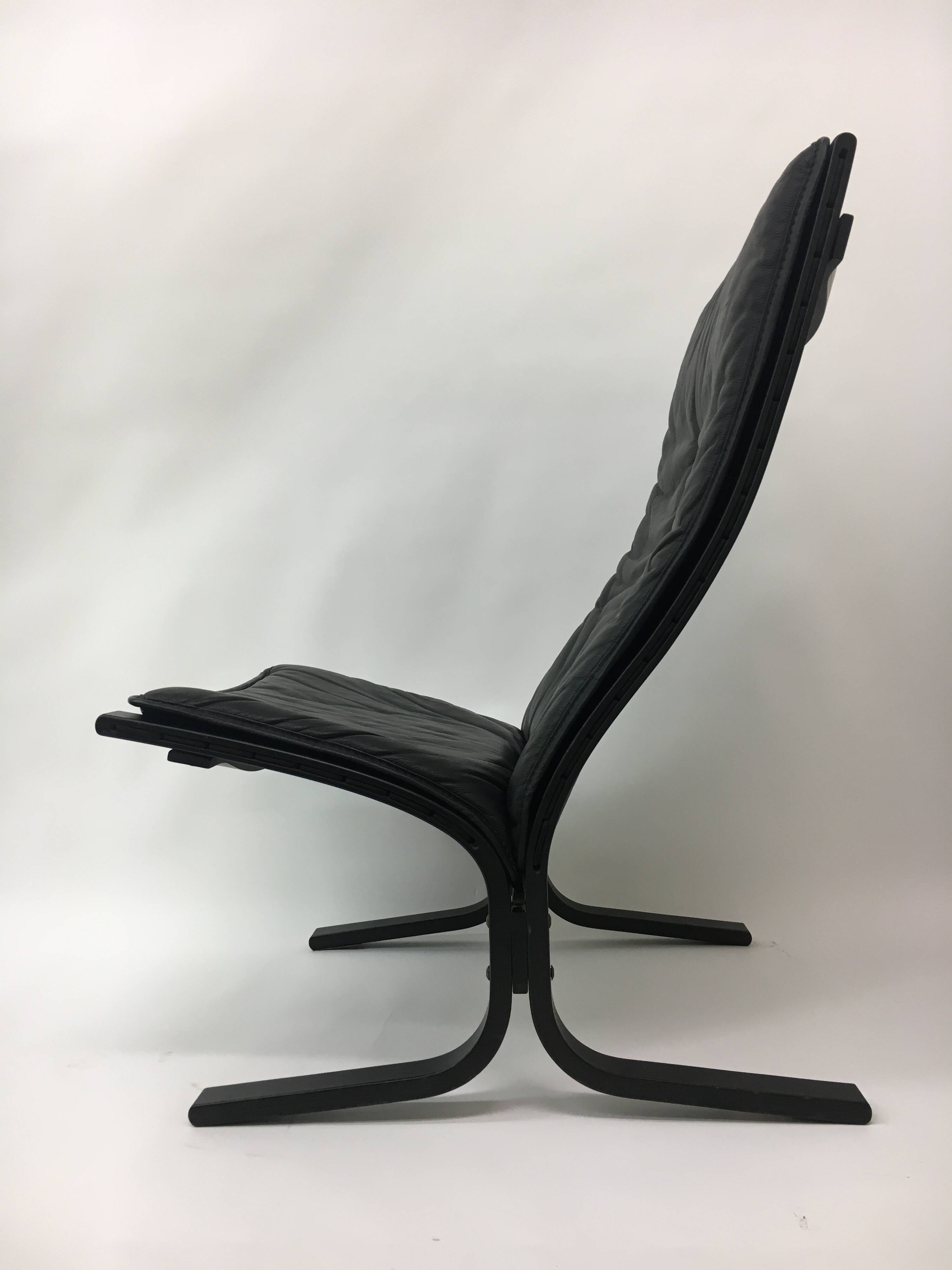 Mid-Century design black leather lounge chair by Ingmar Relling for Westnof