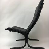 Mid-Century design black leather lounge chair by Ingmar Relling for Westnof
