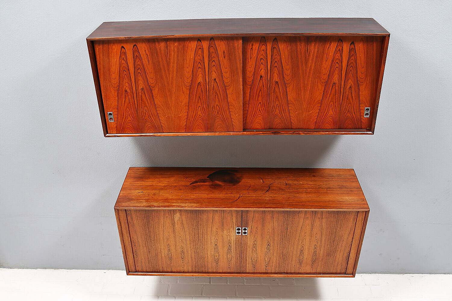 Arne Vodder pour Sibast Combinaison de deux buffets suspendus Palissandre années 60 - C