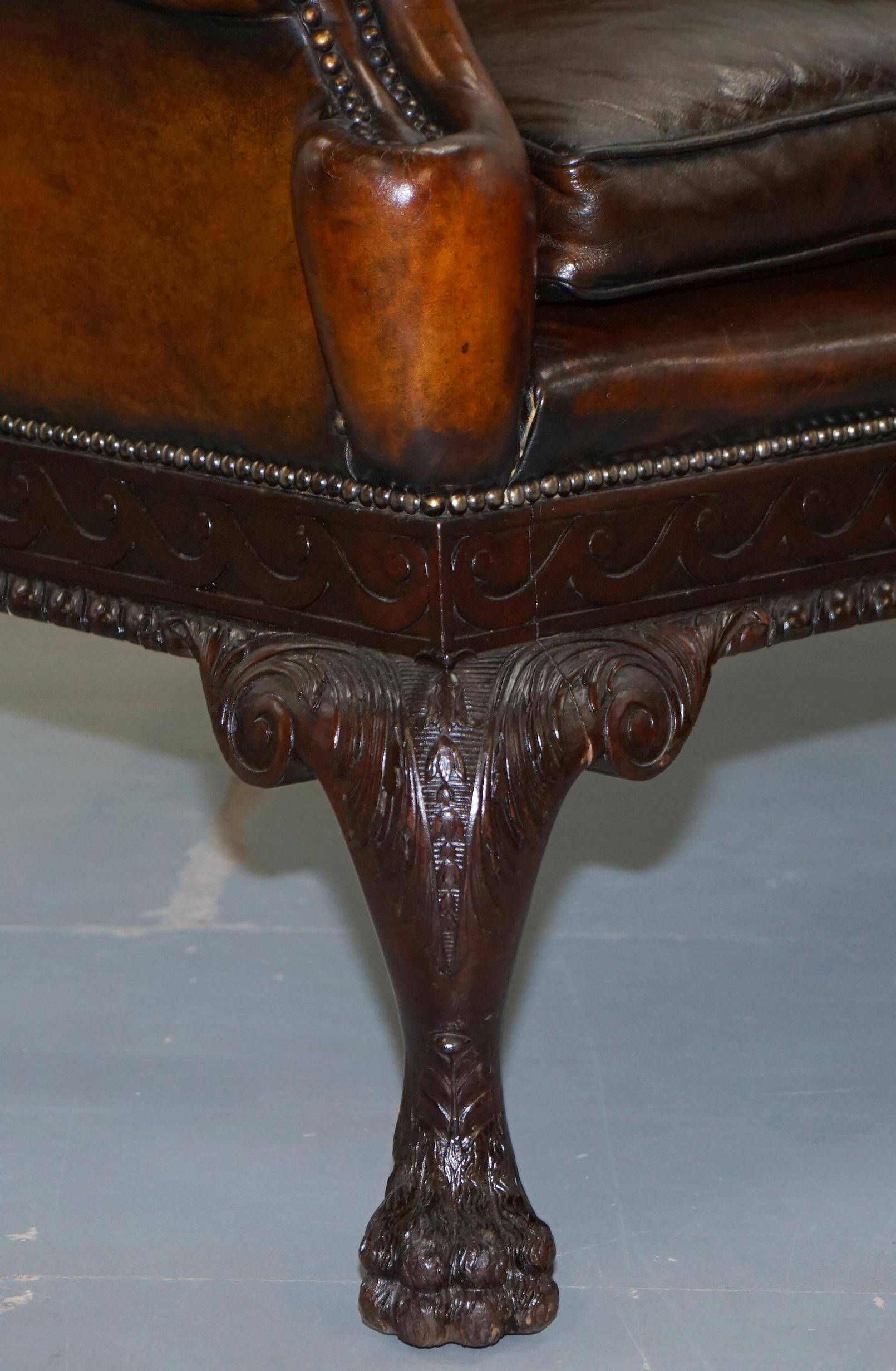 Chesterfield leather canapé in Georgian style with lion paw carved feet.