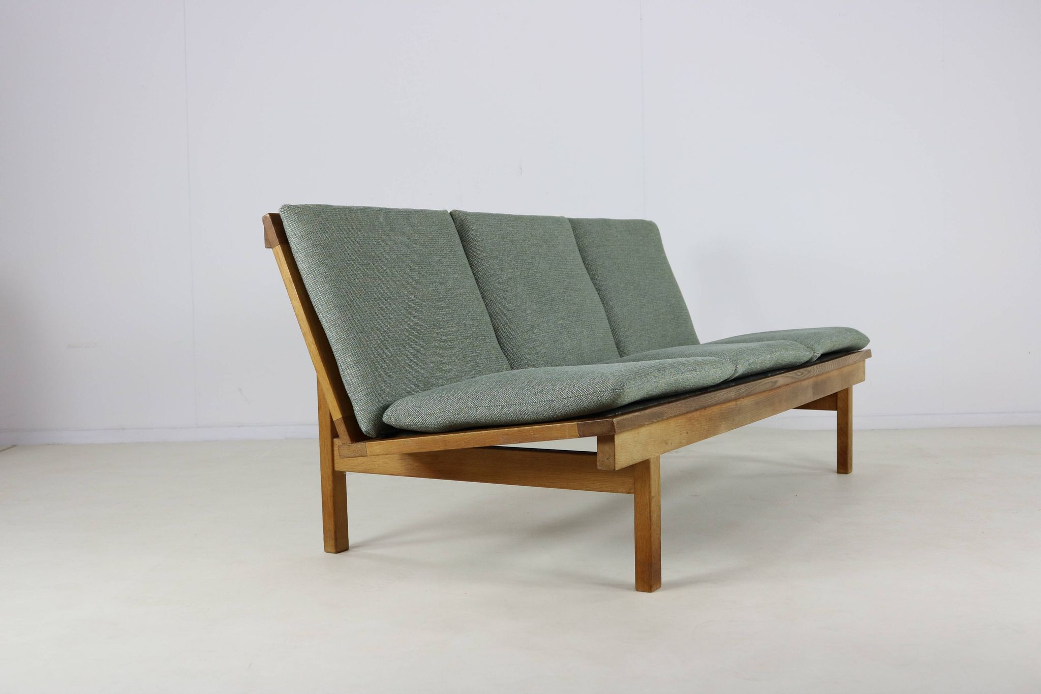Canapé trois places design danois des années 60 par Børge Mogensen