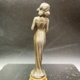 Bronze seal sculpted violinist