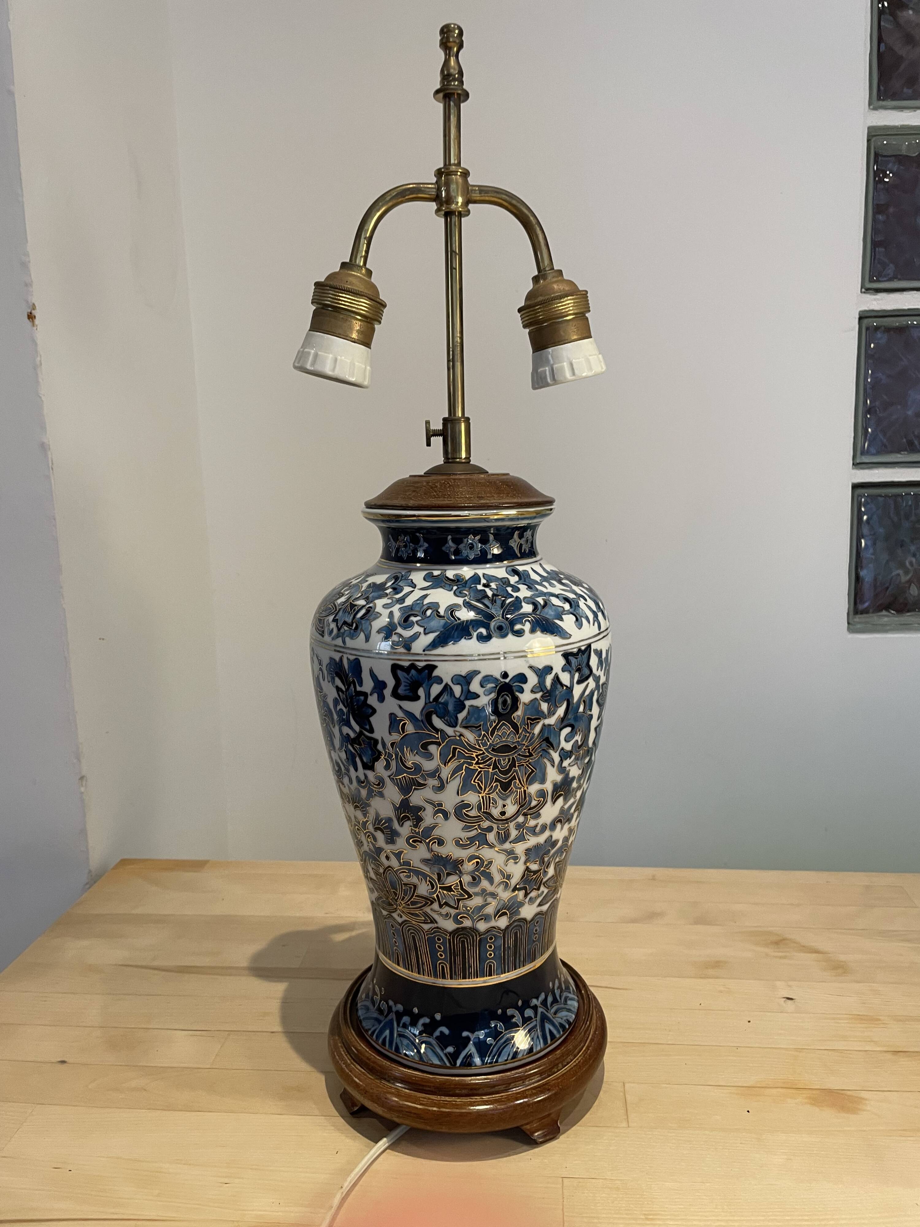 Chinese porcelain table lamp