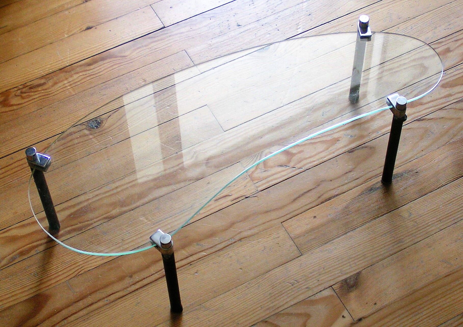Store glass displays