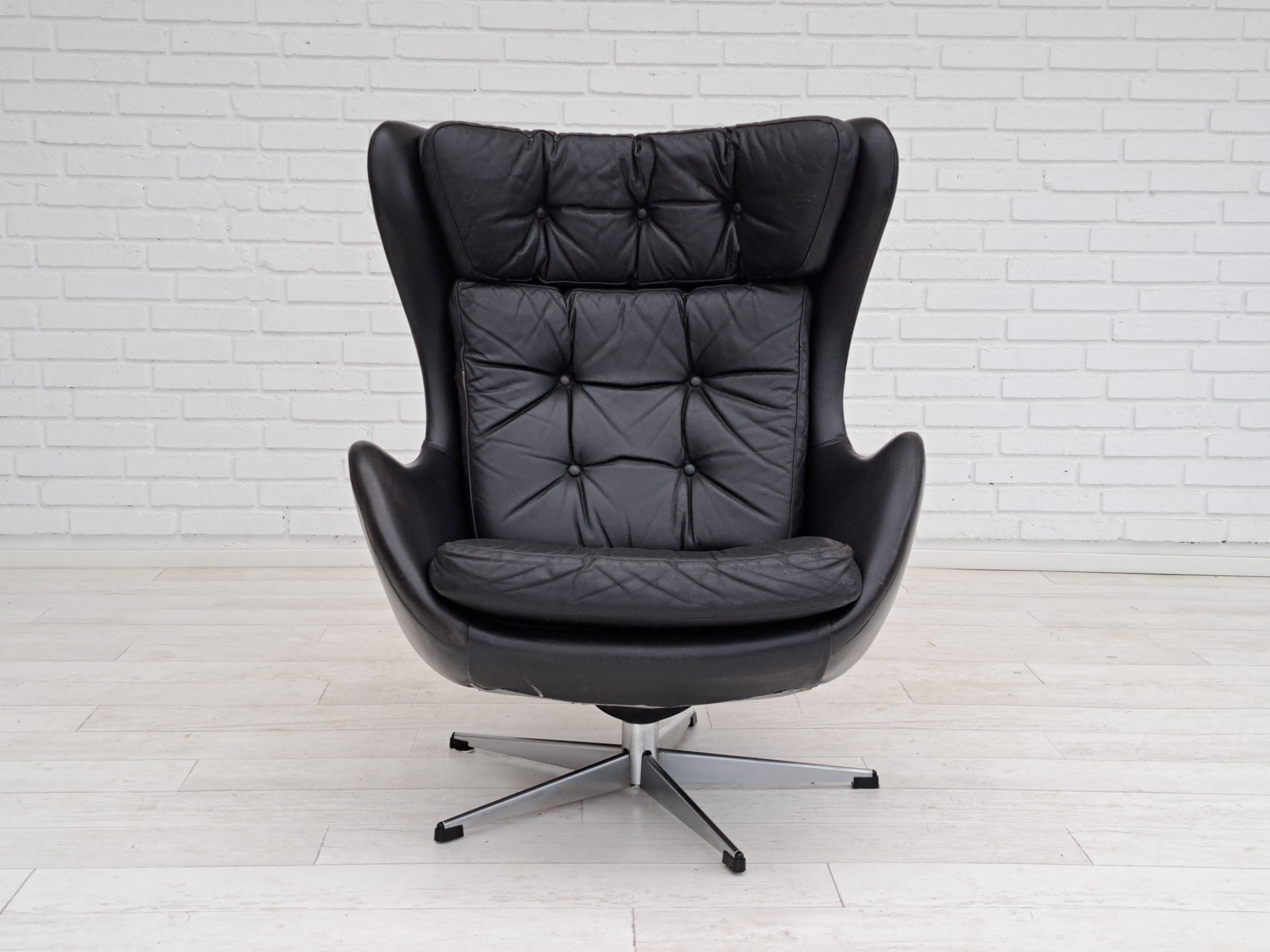 1970s, vintage danish swivel leather armchair, egg form, original condition