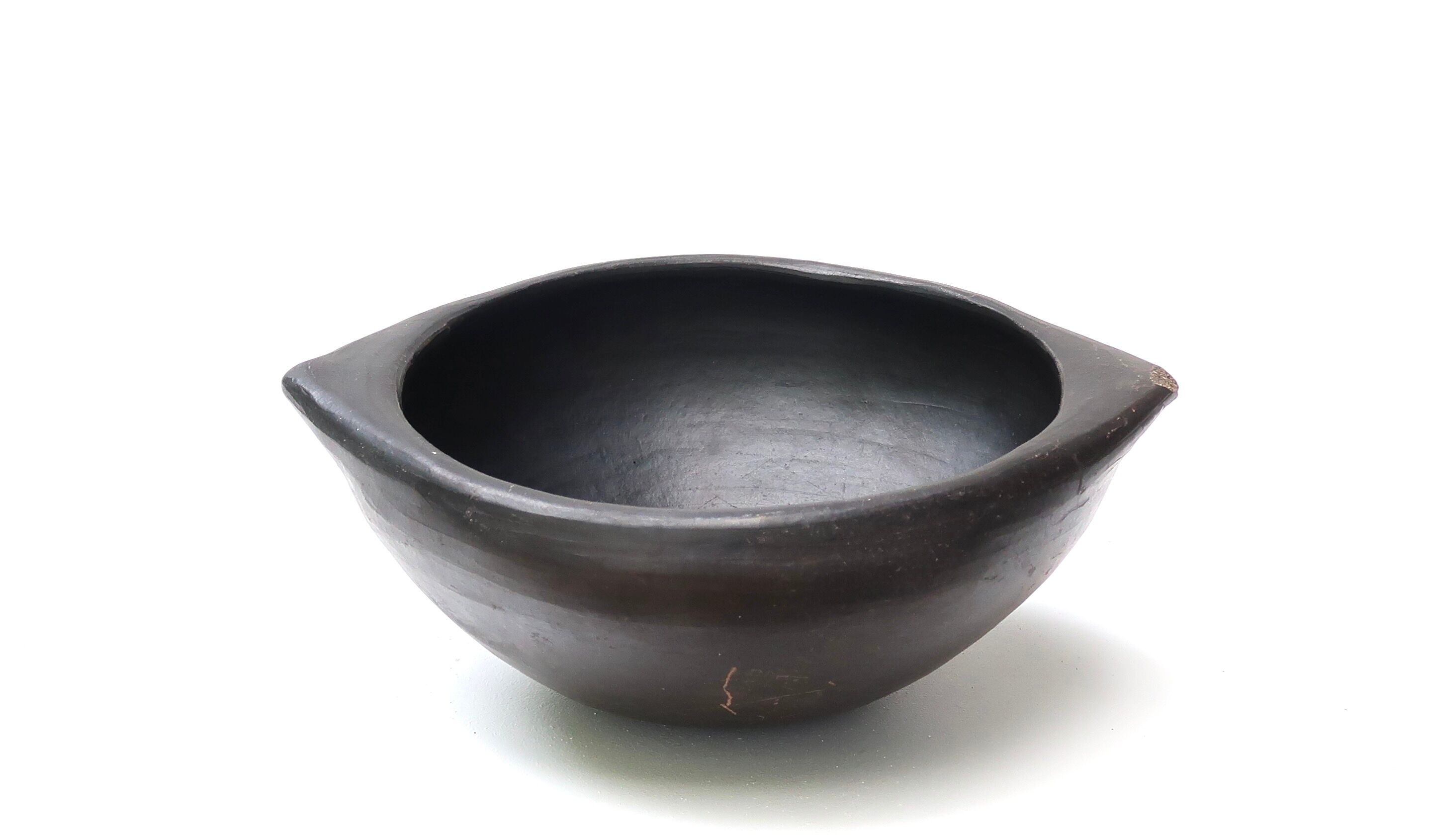 Empty colombian chamba black ceramic pocket, 70s