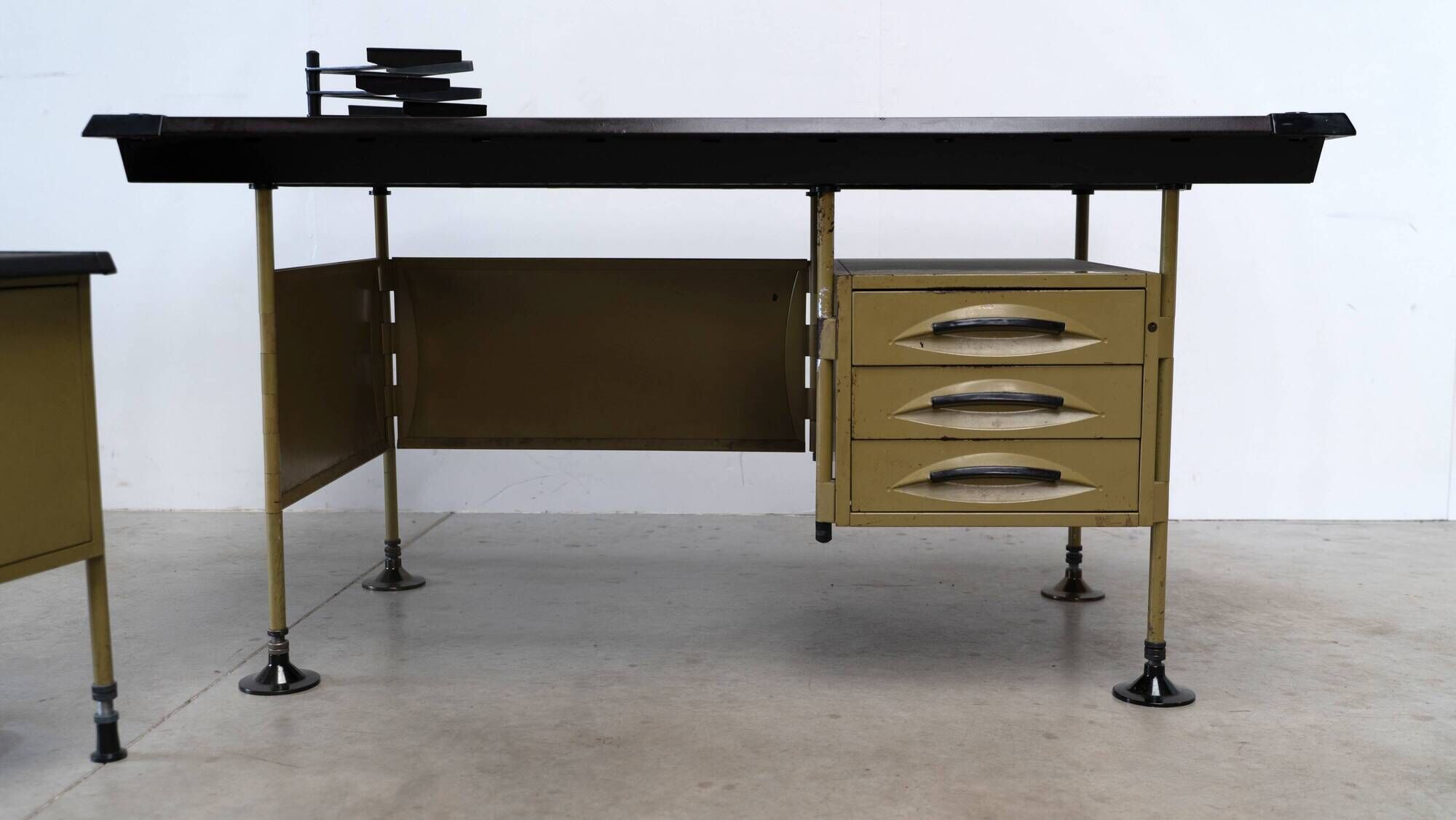 Italian desk by Studio BBPR for Olivetti
