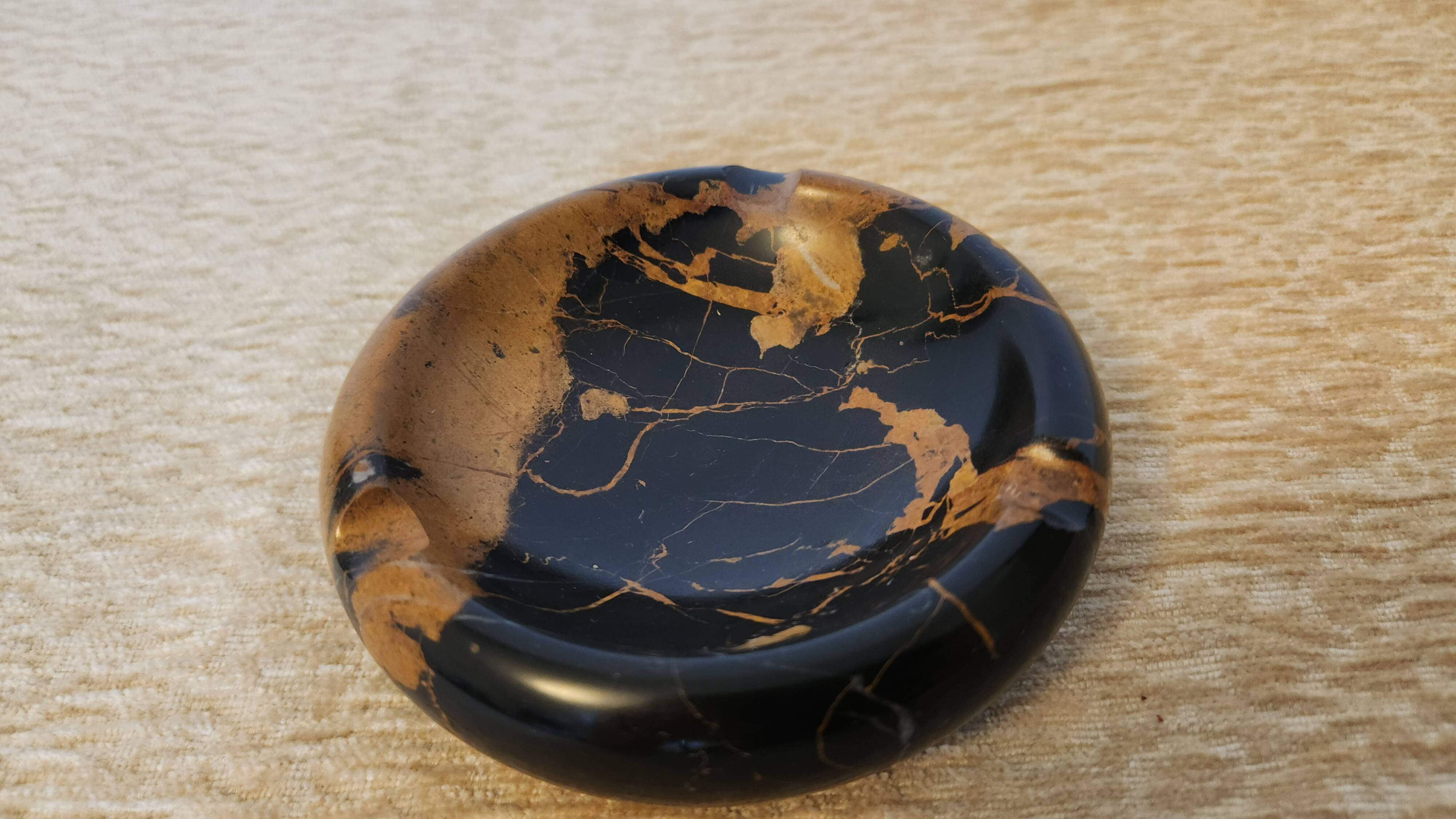 Vintage round ashtray in Italian black and gold Portoro marble.