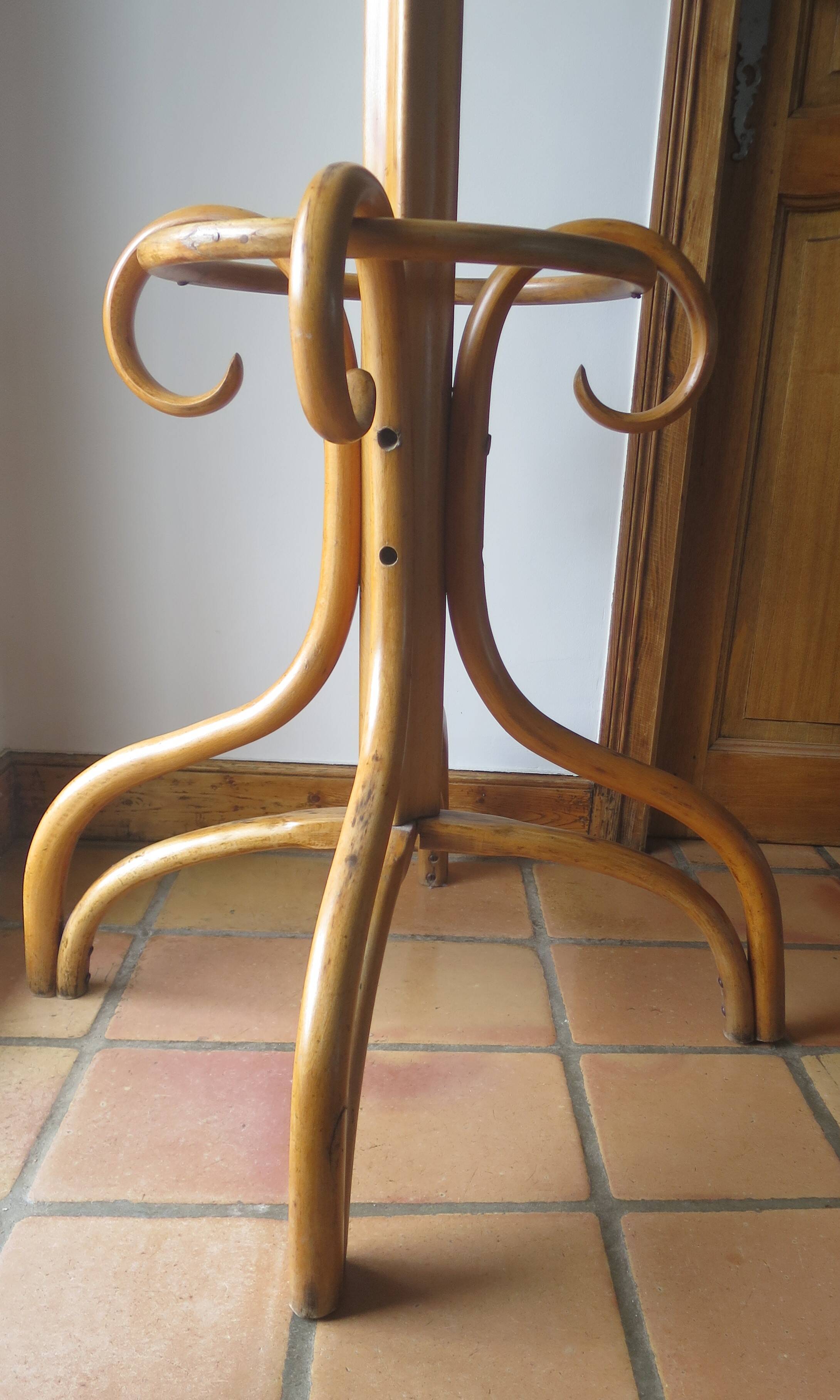 Parrot bistro umbrella coat rack Fischel 8 curved wood hooks