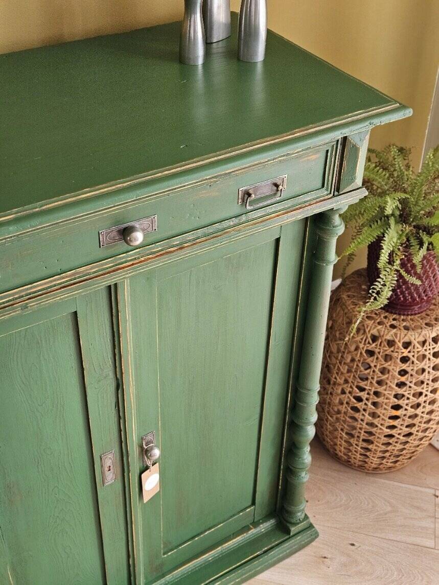 Antique cabinet in fir with green patina Metsä | Hector