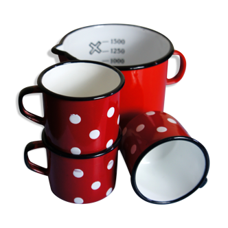 3 cups and an enamelled sheet measuring glass