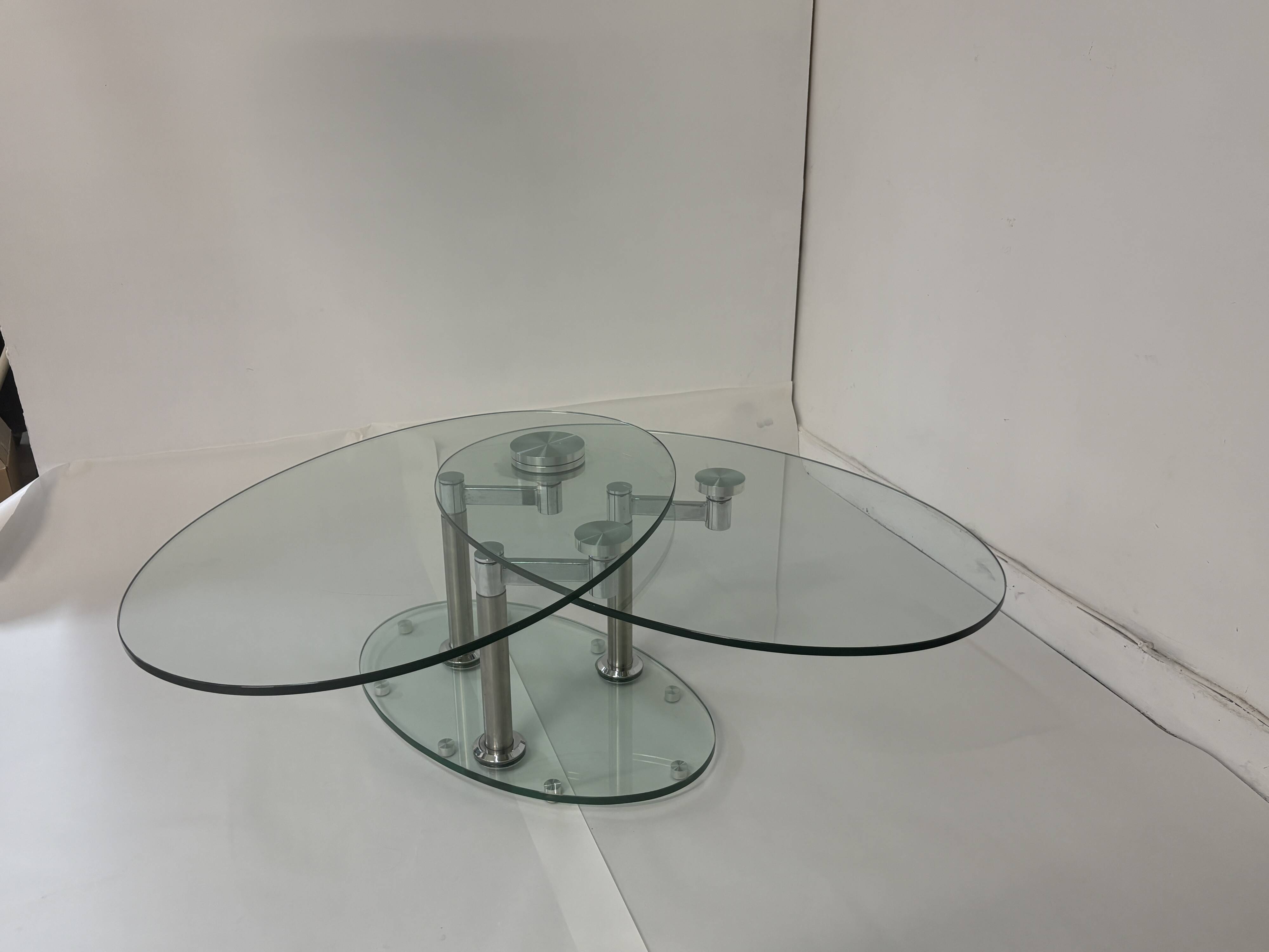 Oval designer coffee table in tempered glass