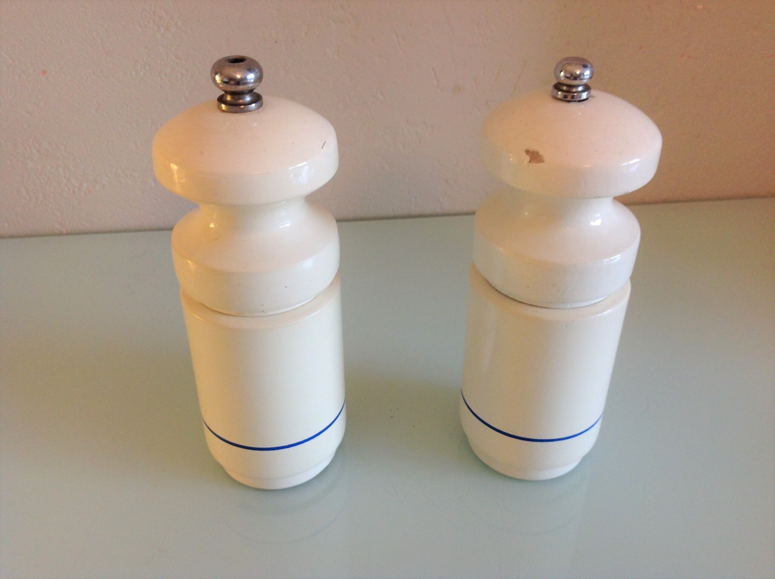 White wood pepper and salt mills by Borel France / vintage 70s