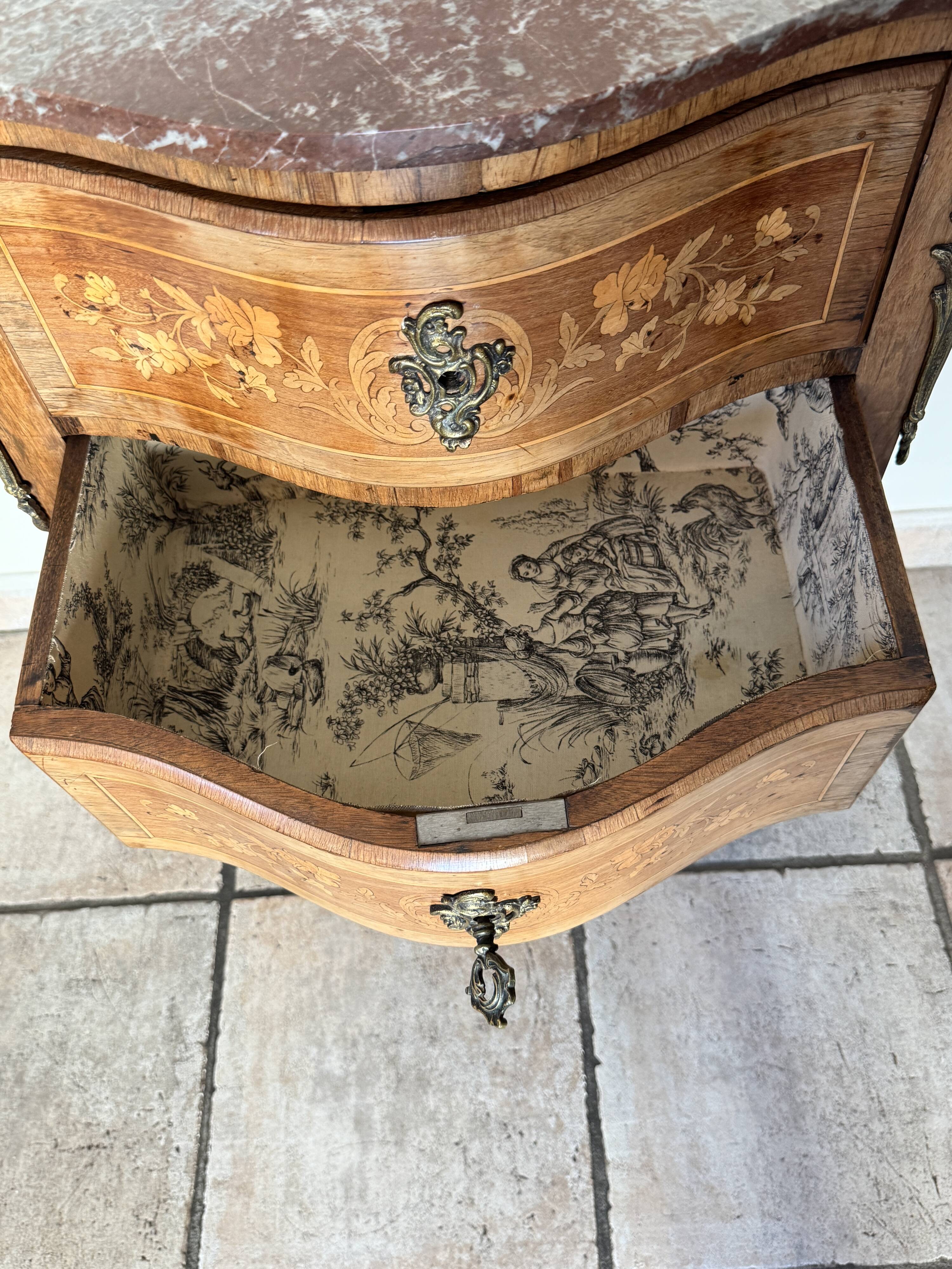 Small curved chest of drawers in Louis XV style