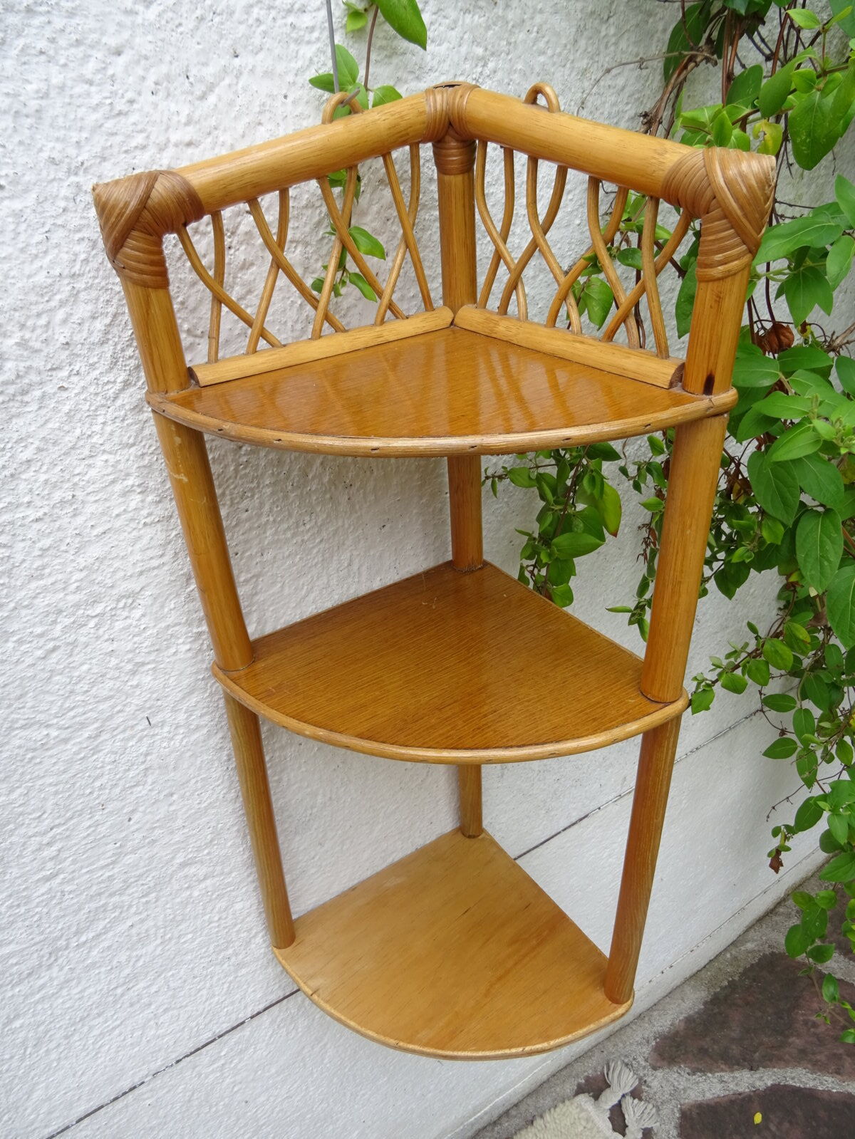 Etagère d'angle rotin à suspendre