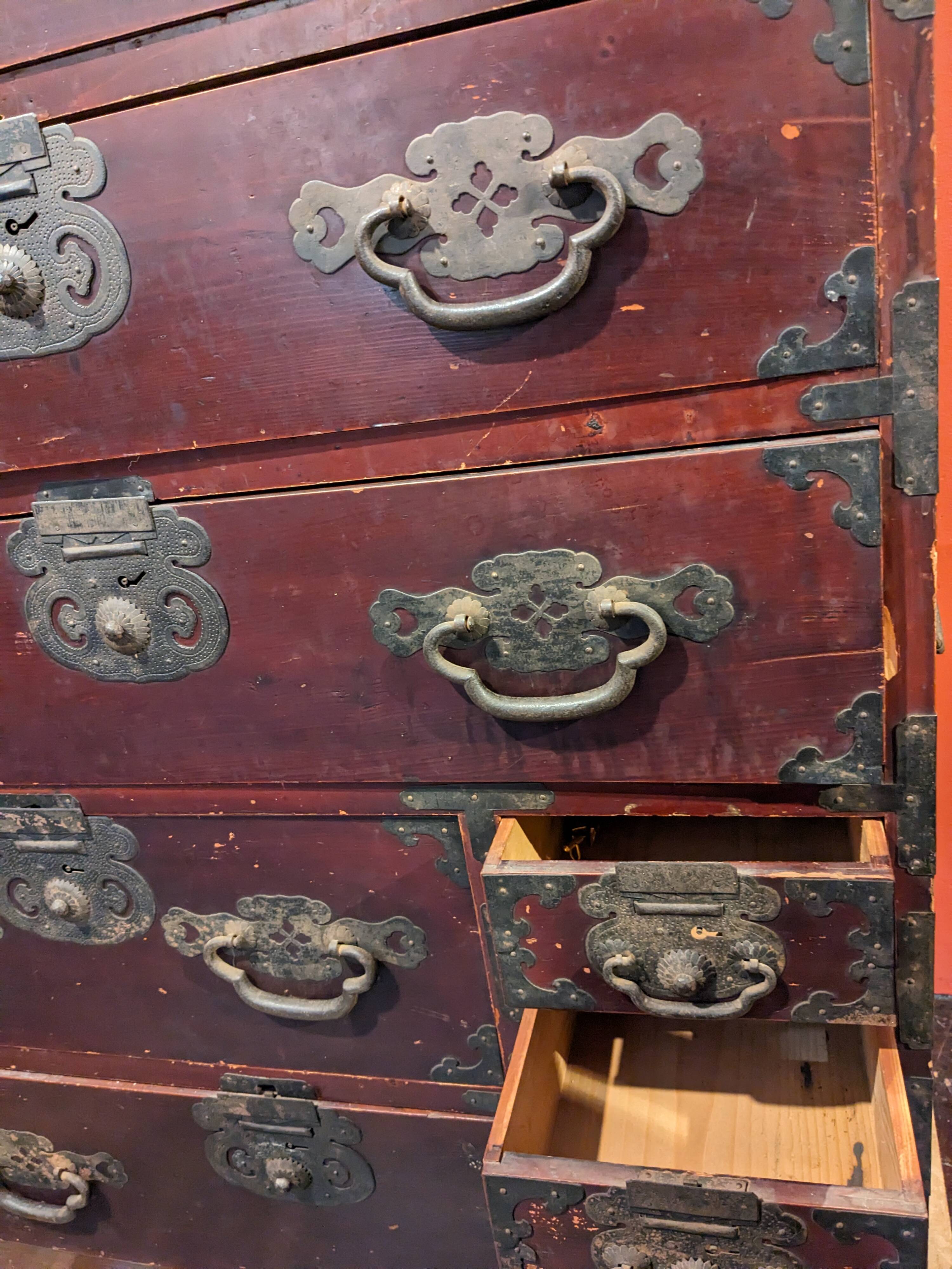Commode japonaise (tansu) Japon, période Meiji circa 1860 -1900