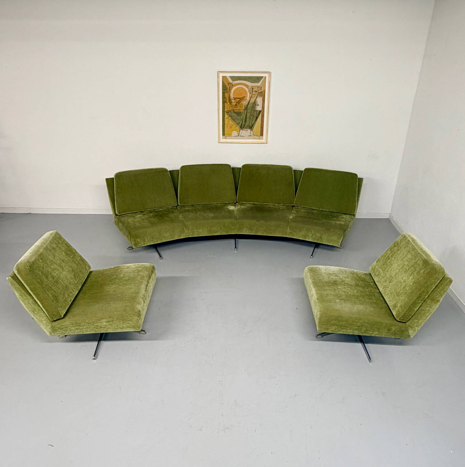 Complete living room with a sofa and 2 Italian design armchairs from the 70s, vintage.