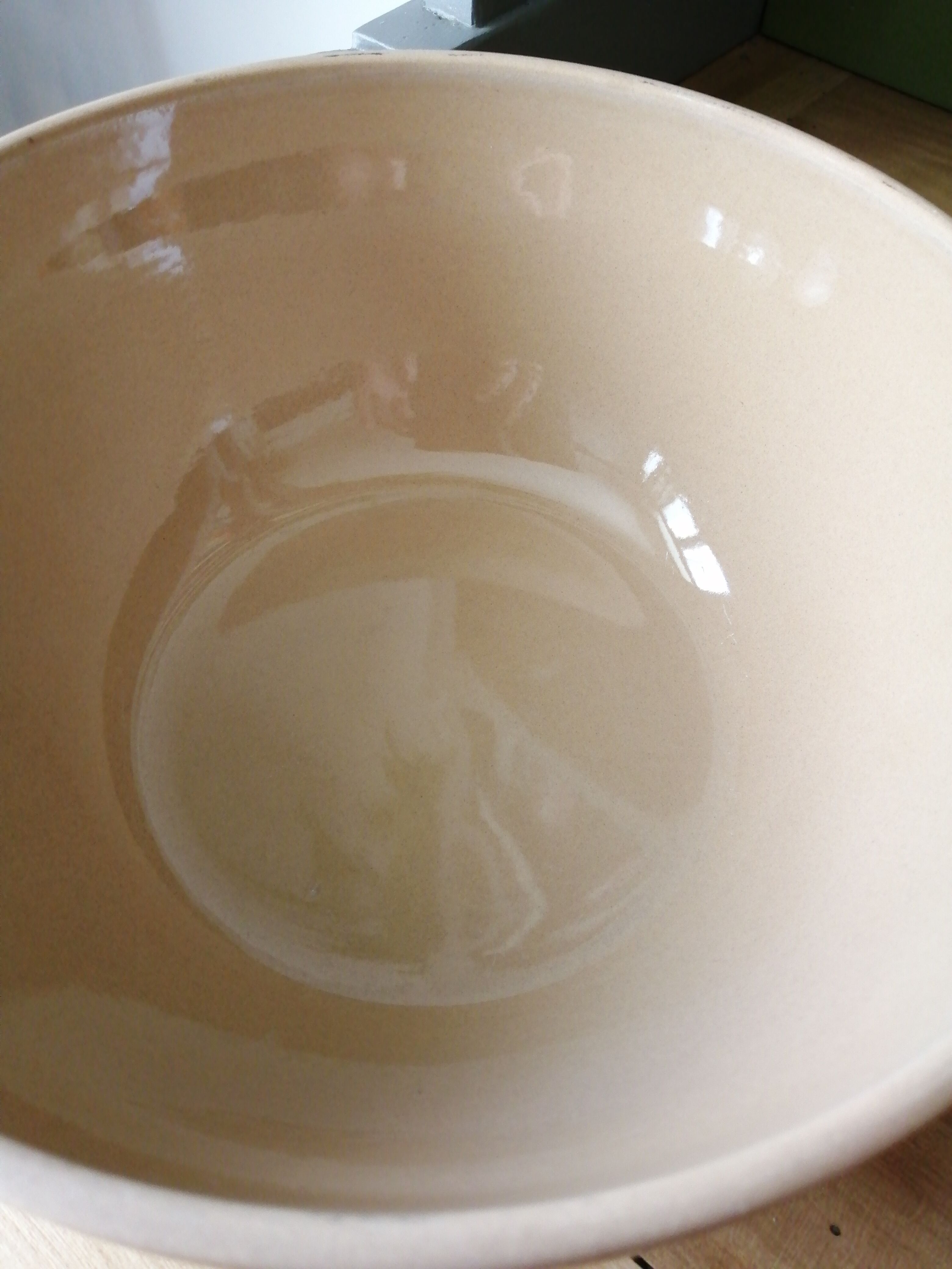 Set of 2 Gien sandstone bowls