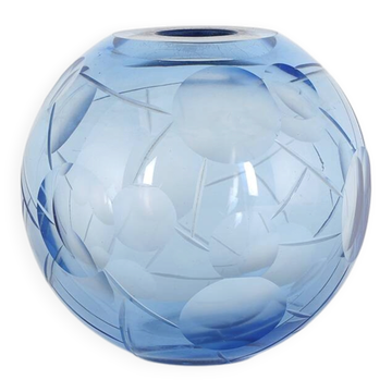 Art Deco vase by Vicke Lindstrand for Orrefors around 1930.