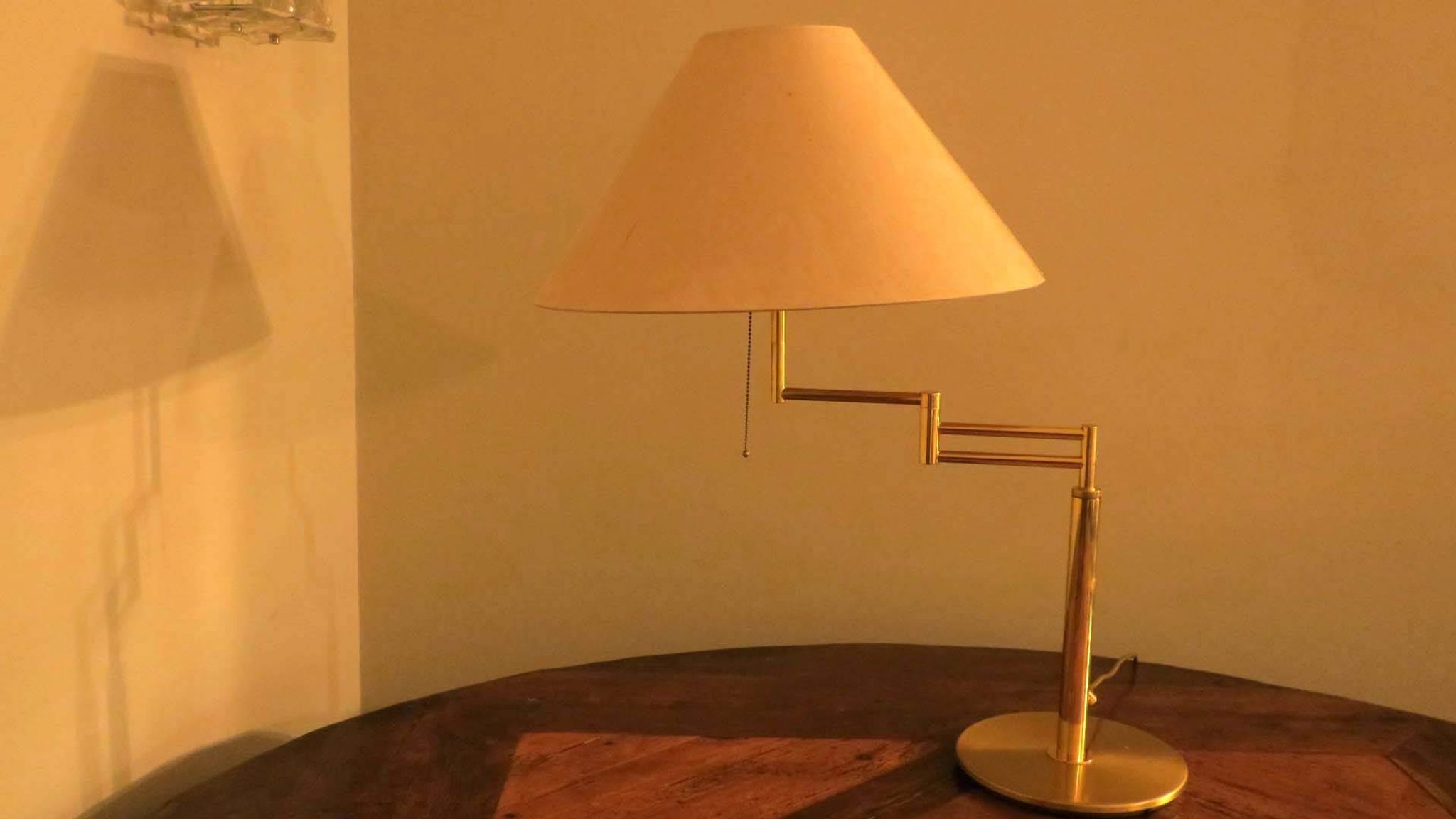 Lampe de table en laiton multi-réglable italienne par Relux Milano, années 1970.