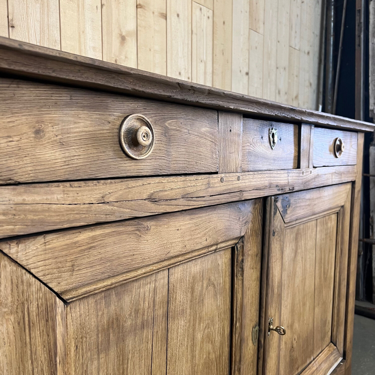 Sideboard in raw chestnut