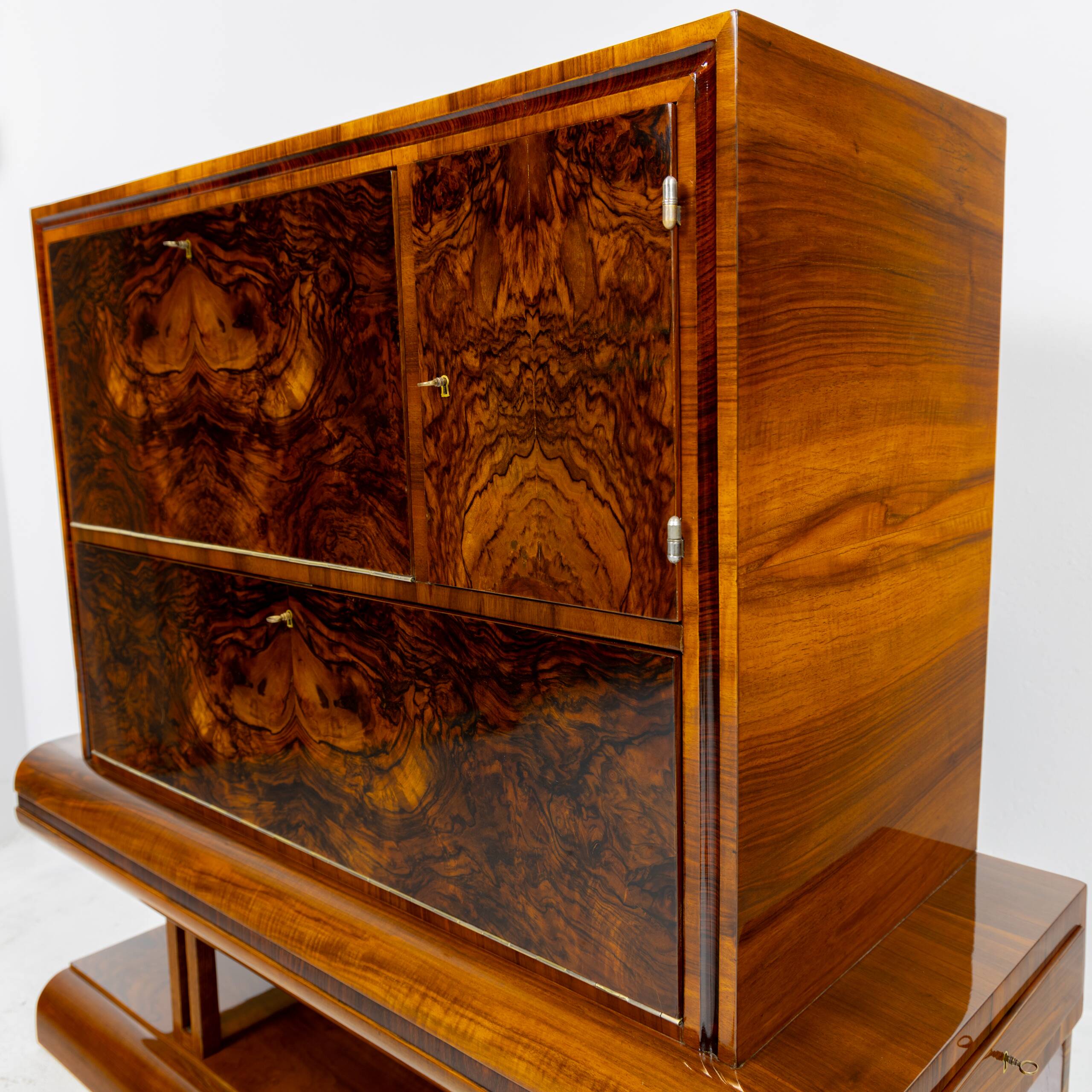 Art Deco bar cabinet in walnut, Wilhelm Mosurski - 1930s