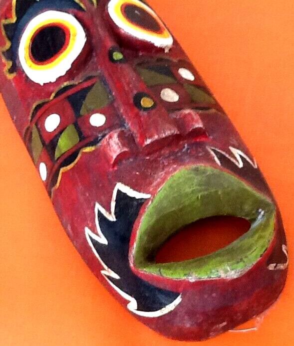 African / Tribal mask (large model) Carved and colored wood