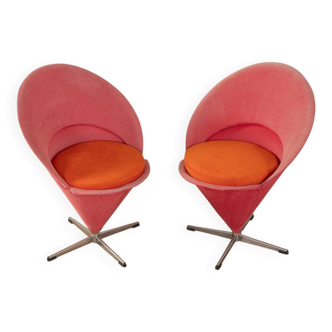 2 chaises coniques de Verner Panton