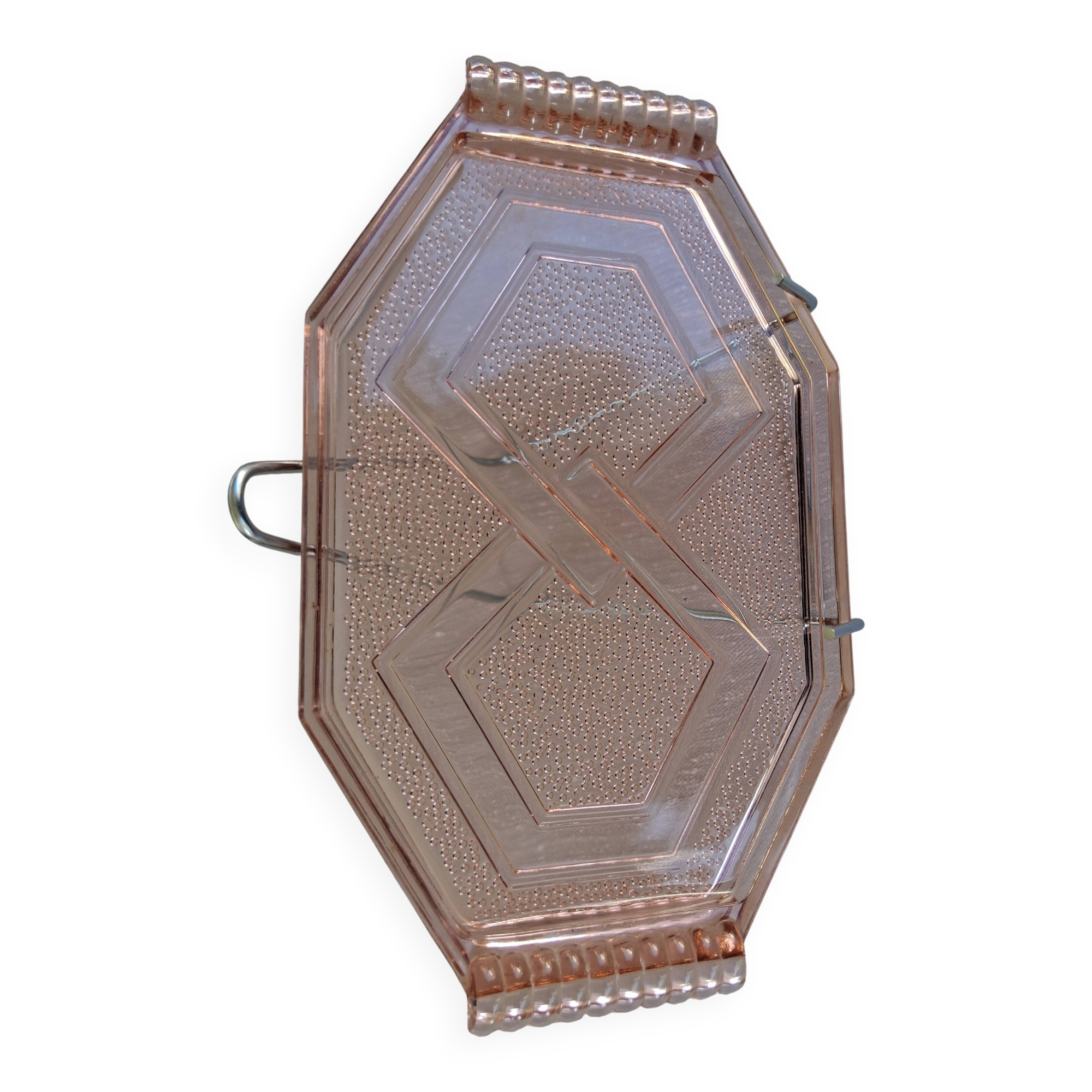 Very pretty pink glass dish in very good condition.