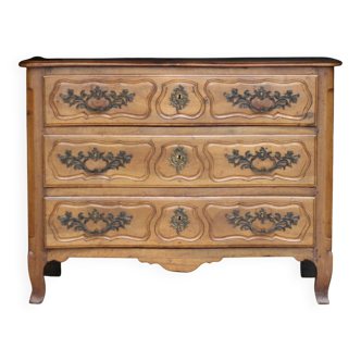 Magnificent 18th-century chest of drawers in solid walnut.