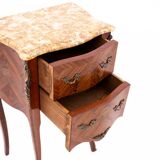 Tables de chevet anciennes à plateau en pierre, France, vers 1910.