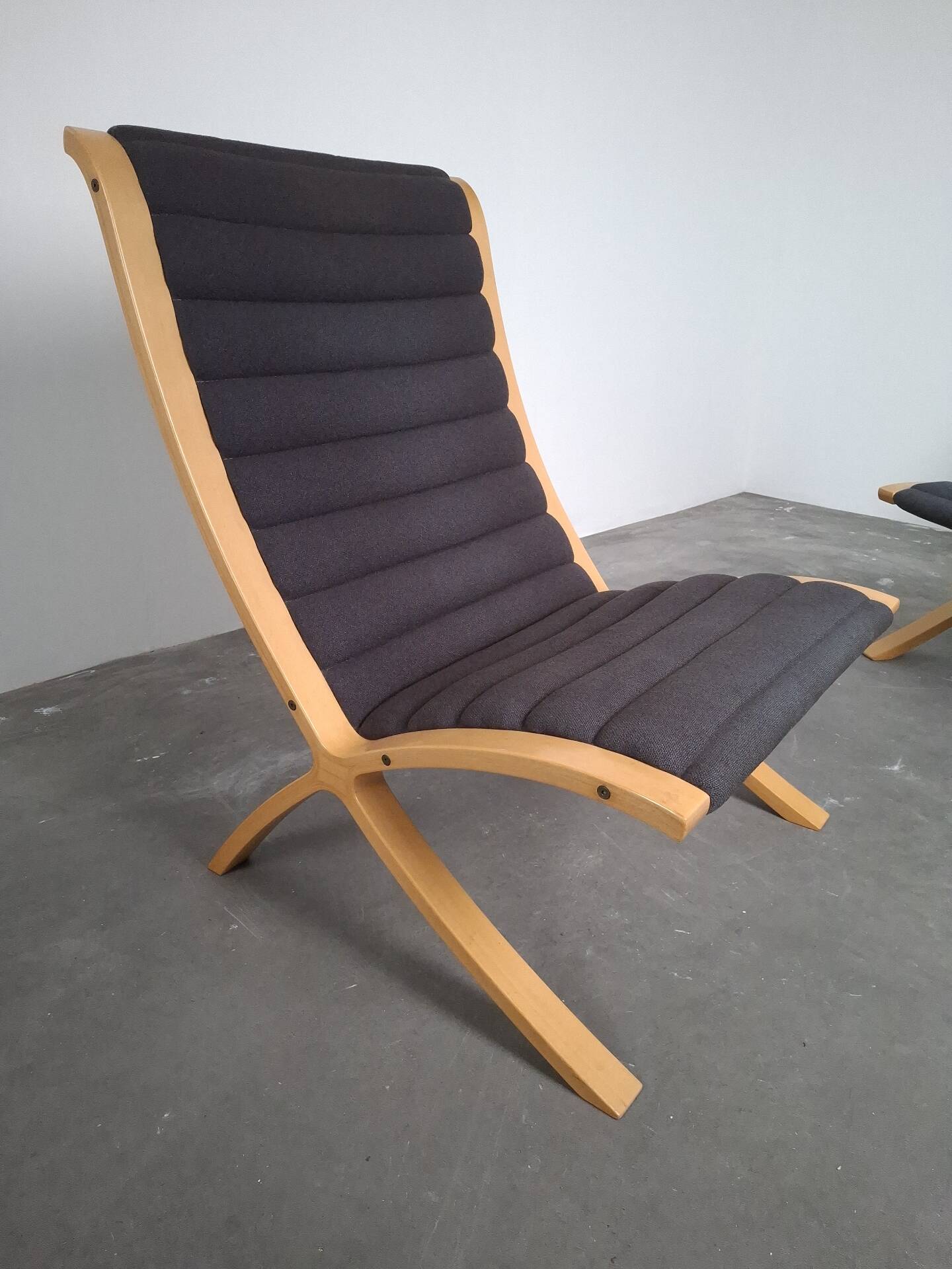 2  chaises AX  par Hvidt & Molgaad édition Fritz Hansen