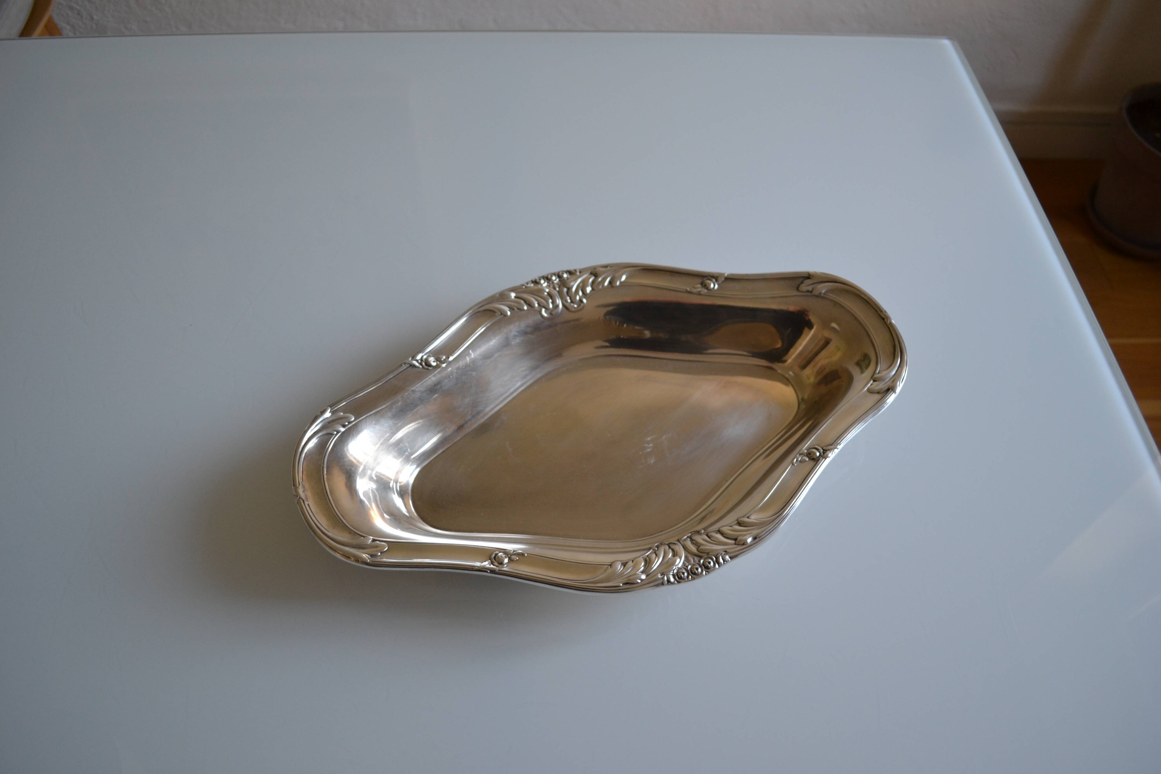Flat basket cup in silver metal
