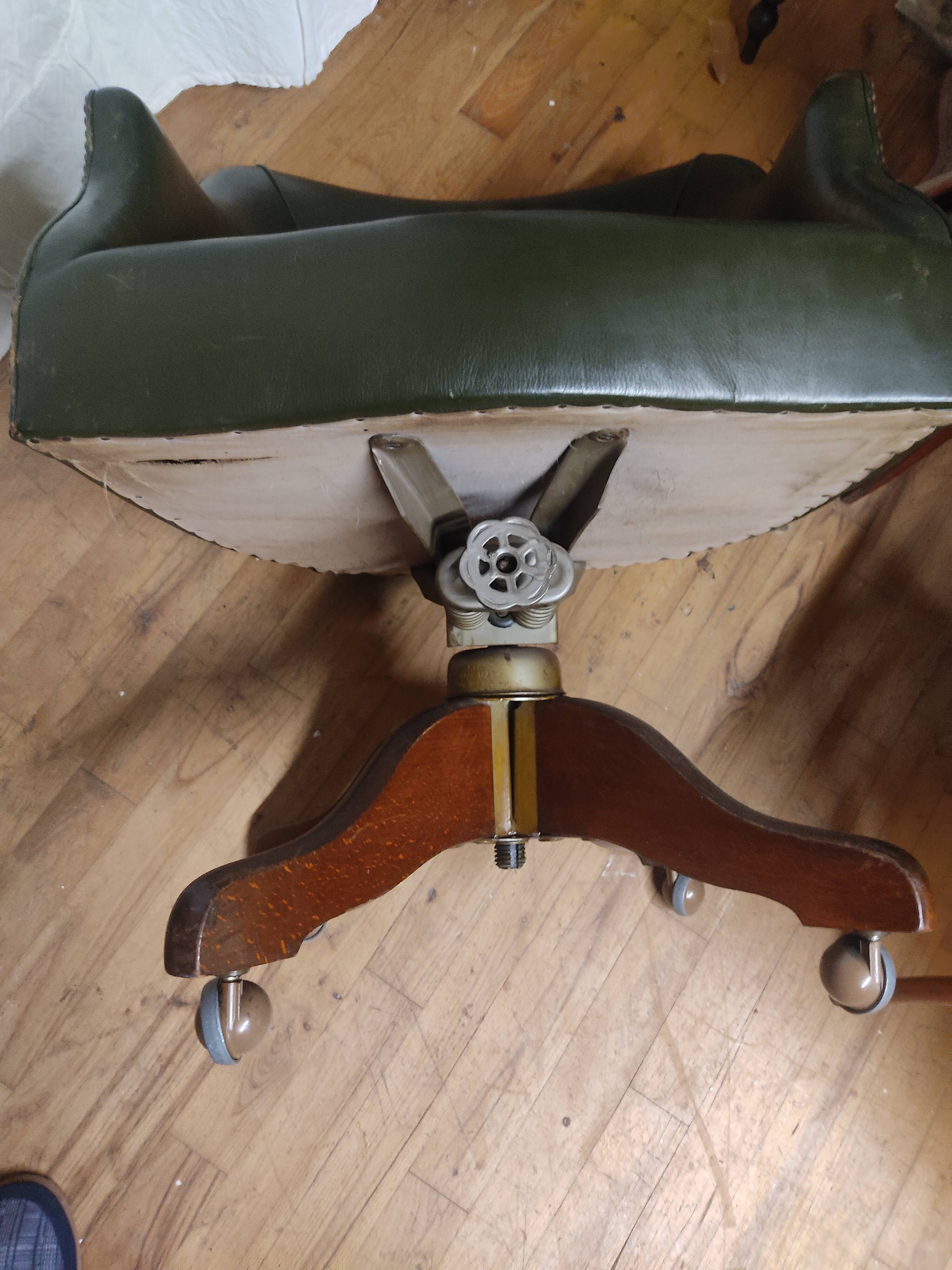 Fauteuil de bureau cuir vert.tournant.